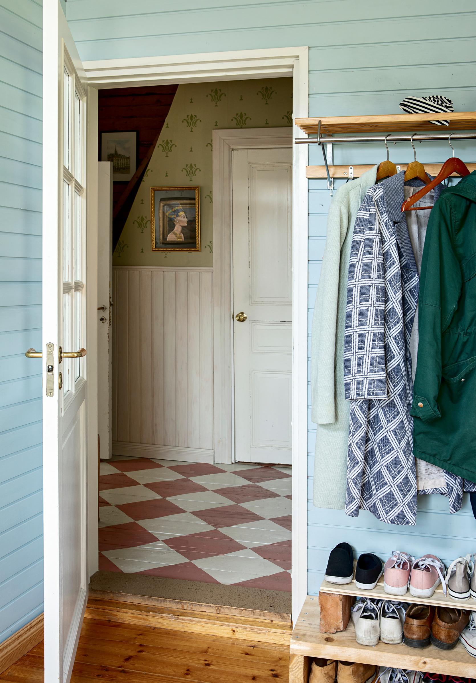 Half-paneled wall in the entryway