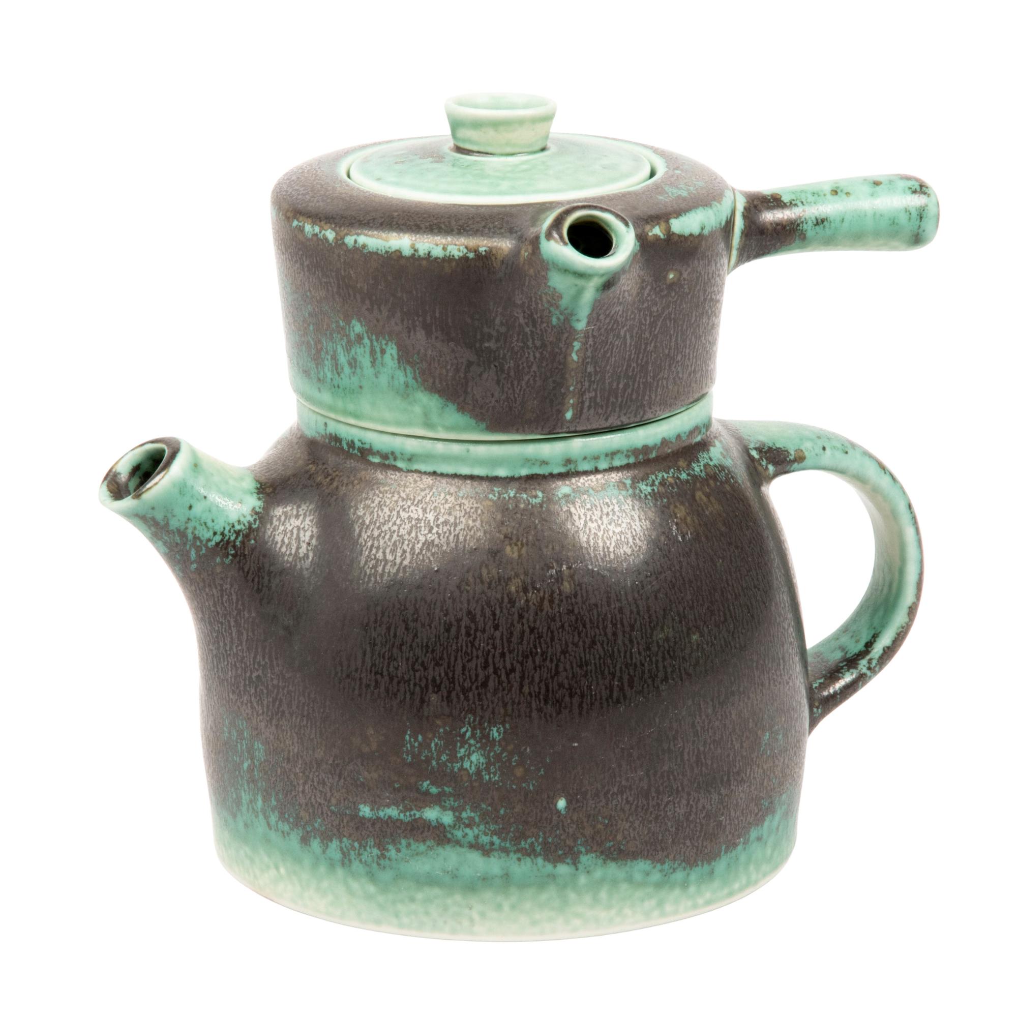 A two-part teapot from the 1950s