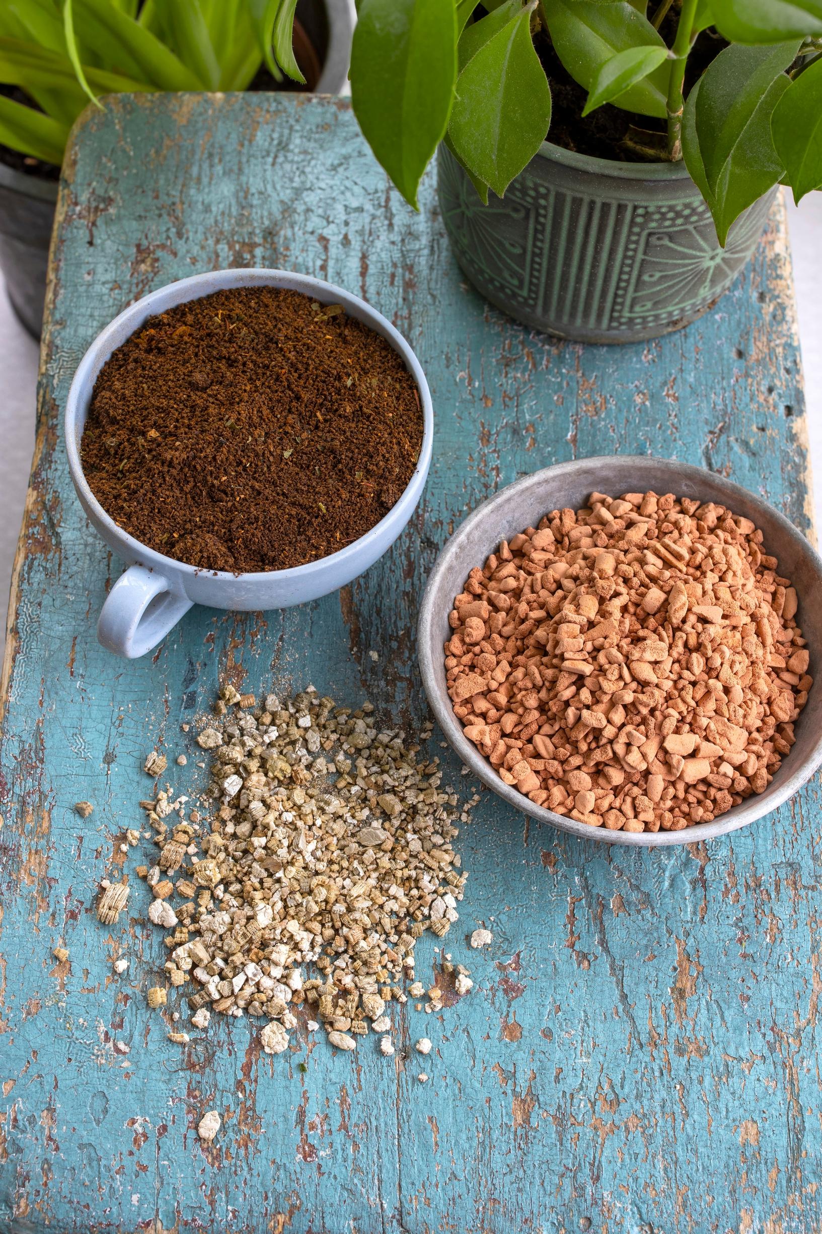 Sphagnum moss, vermiculite, and clay granules