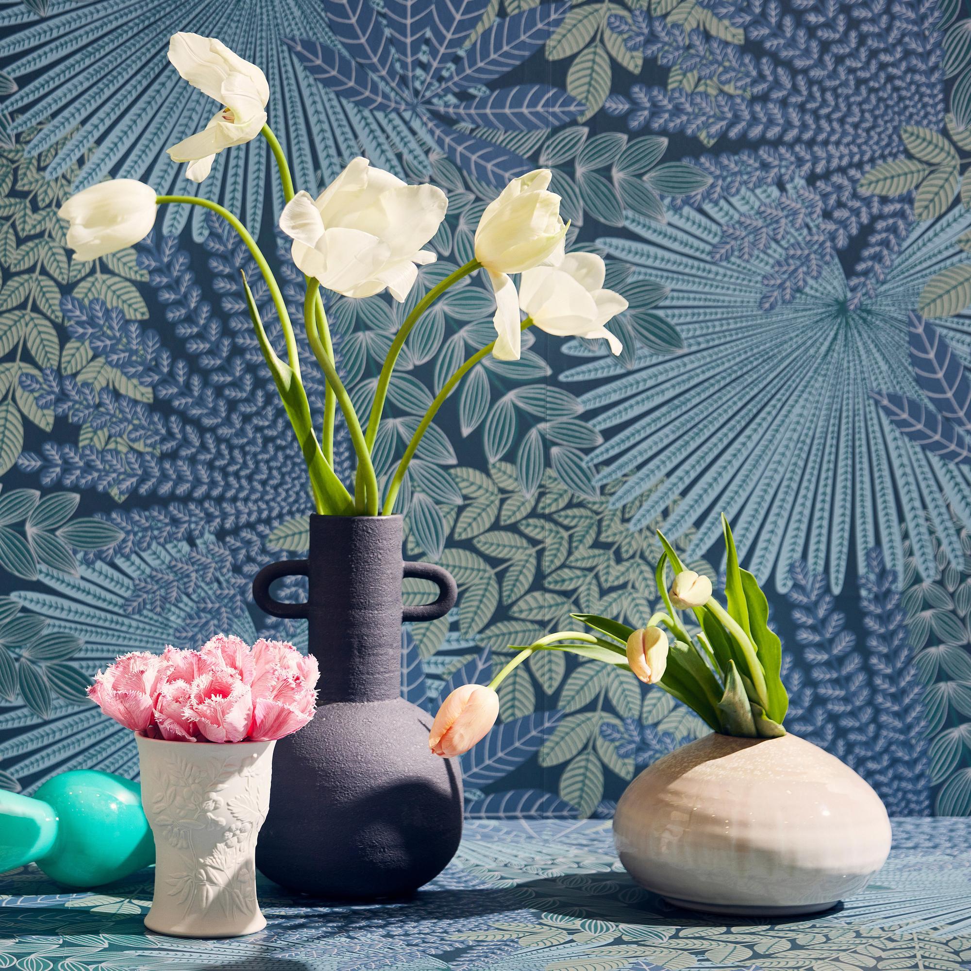 Just one or a full bouquet: creative ways to arrange tulips in any vase