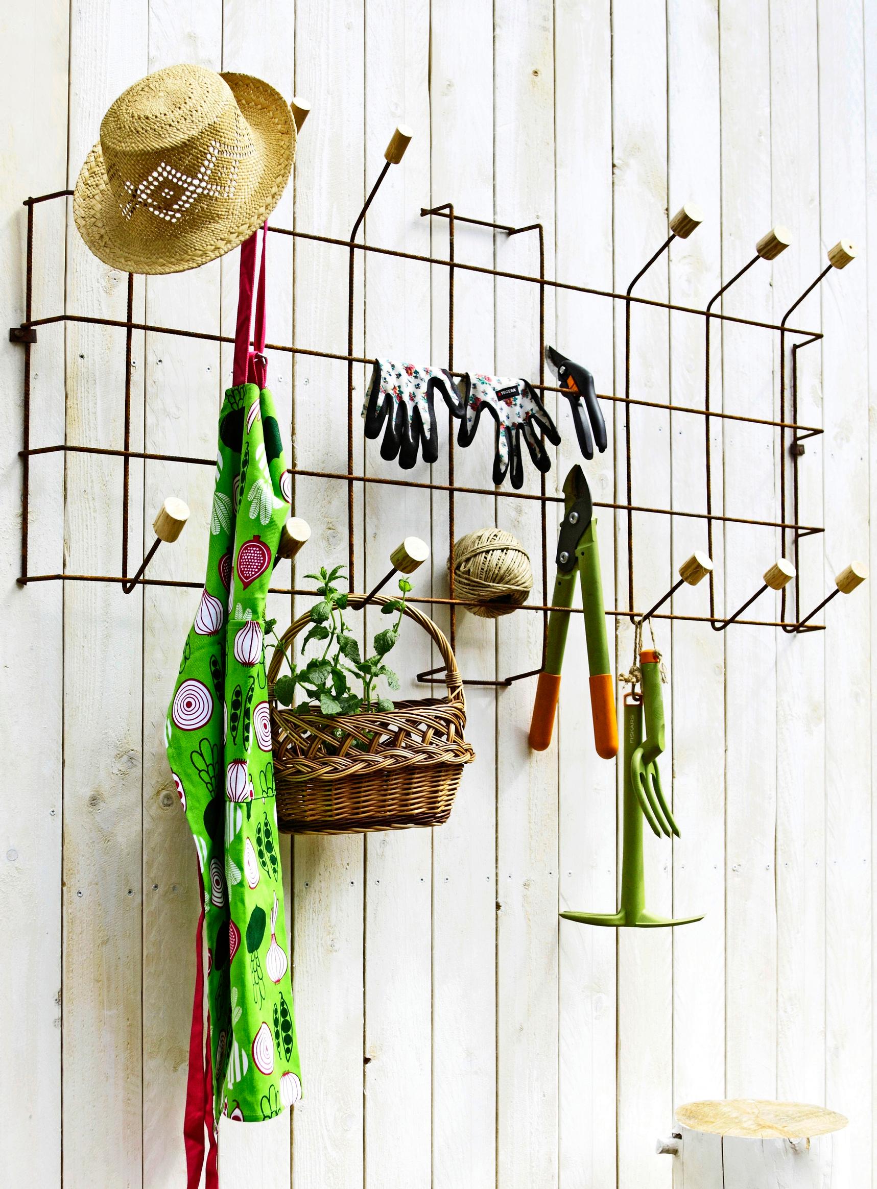 Concrete mesh rack on a wall
