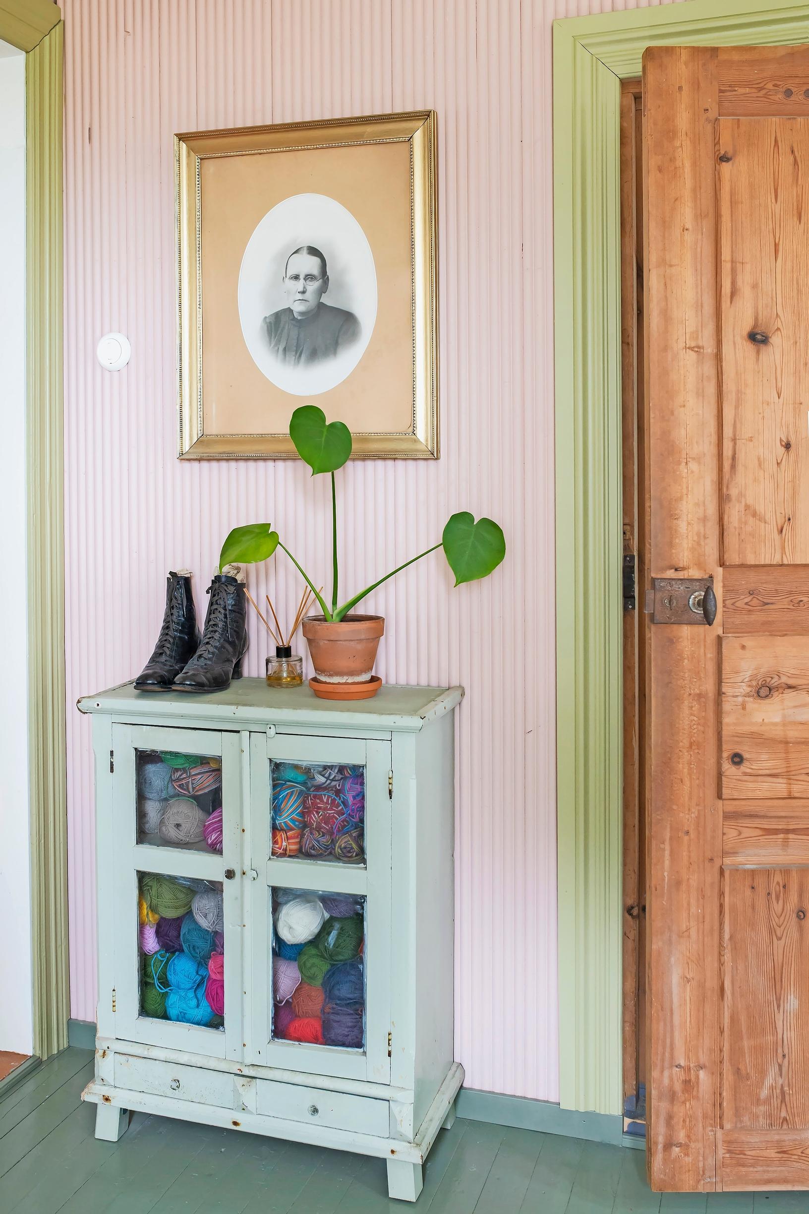 Content creator Jenni Erkkilä’s yarn cabinet.