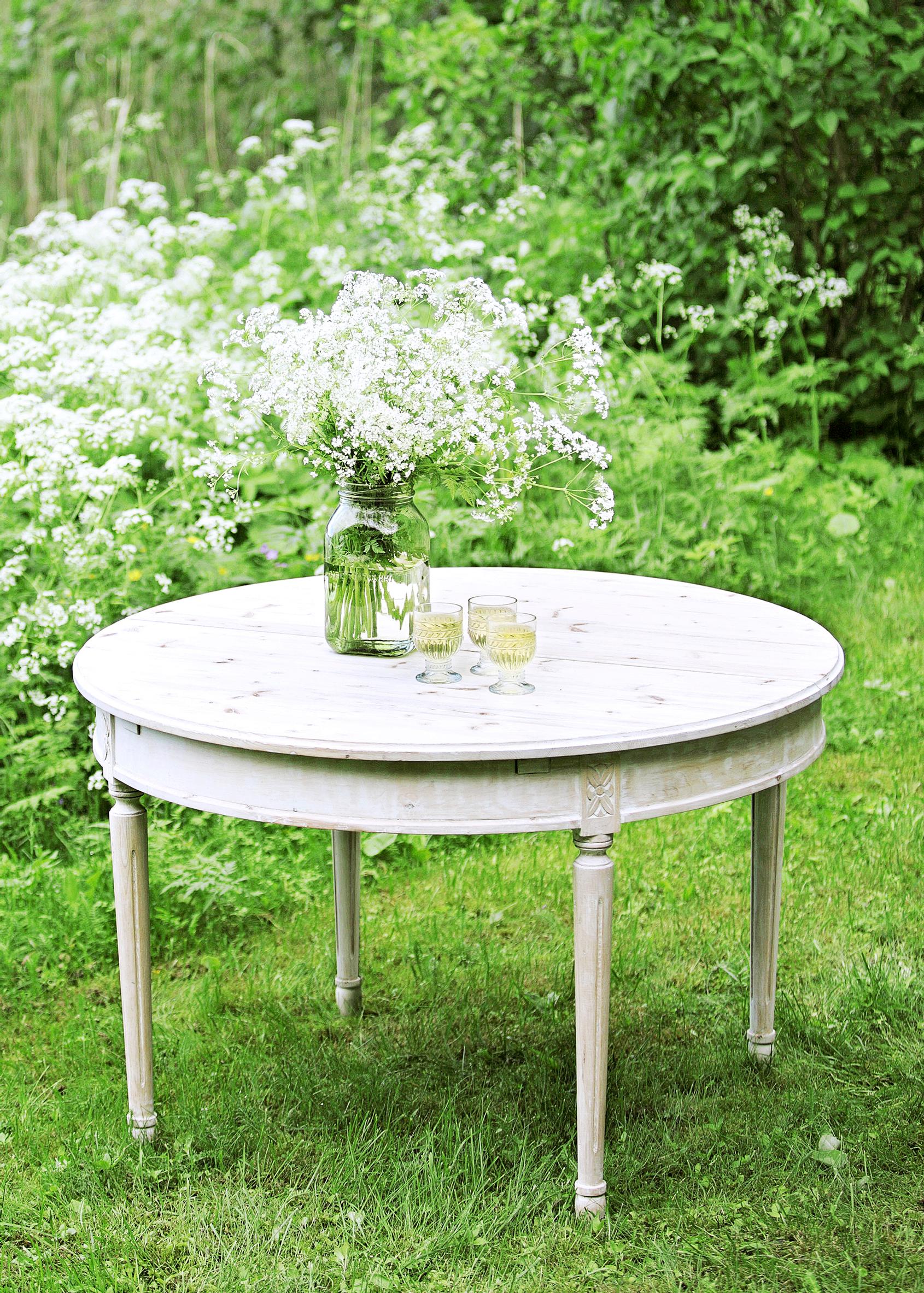 Transforming a table for a vintage look