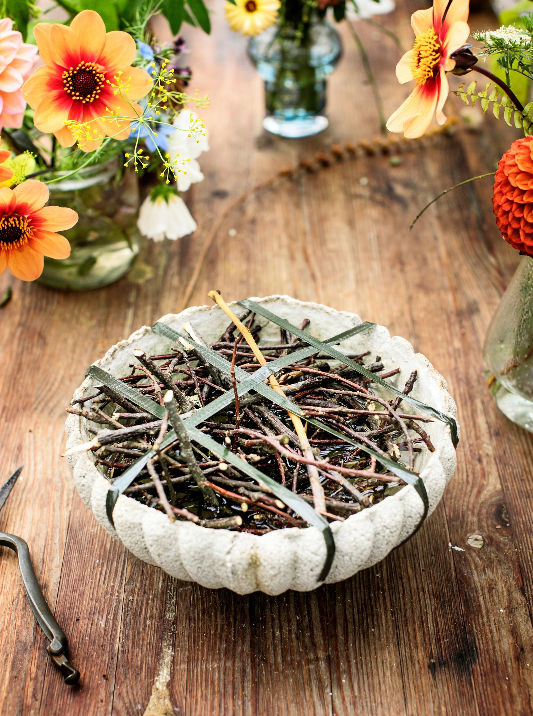 Twig base for a floral arrangement—an easy and eco-friendly DIY!