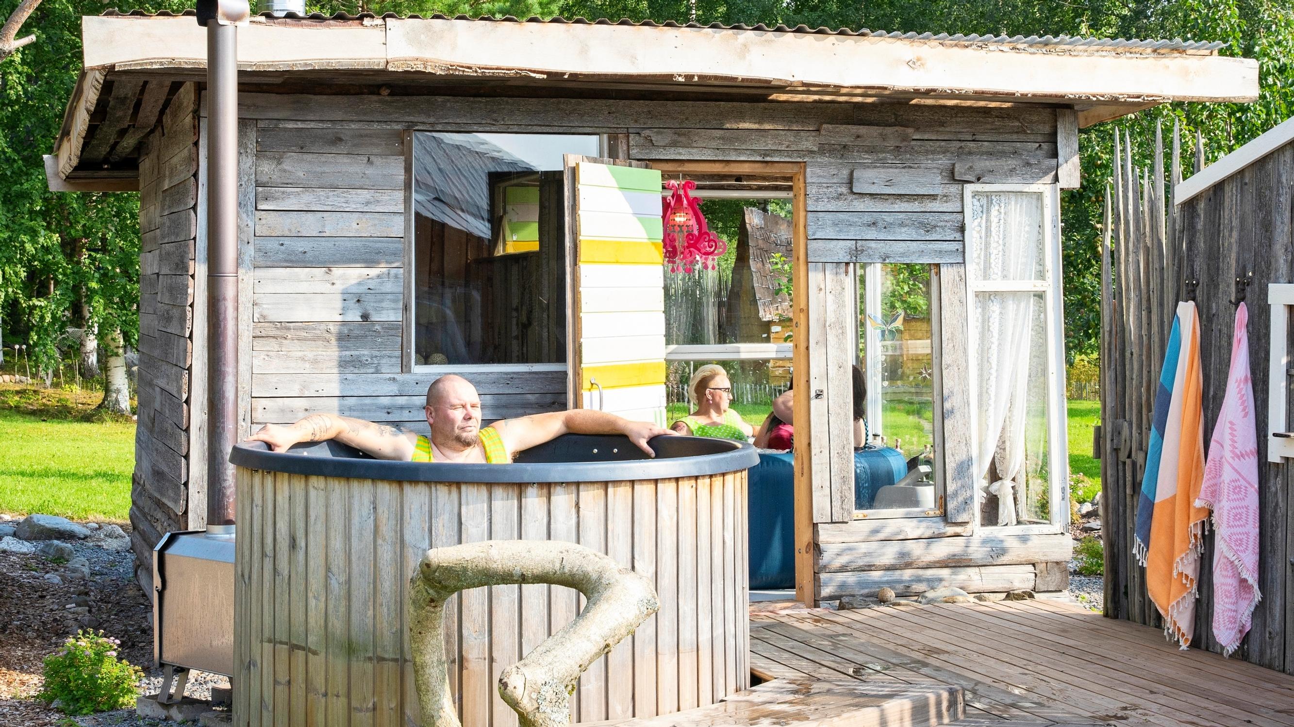 From an old barn into a unique backyard sauna: “We had to invent our own approach”