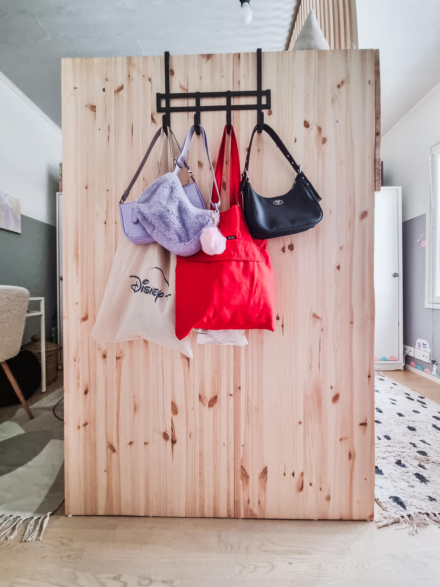 Children’s room divided with a bunk bed, viewed from the end of the bed