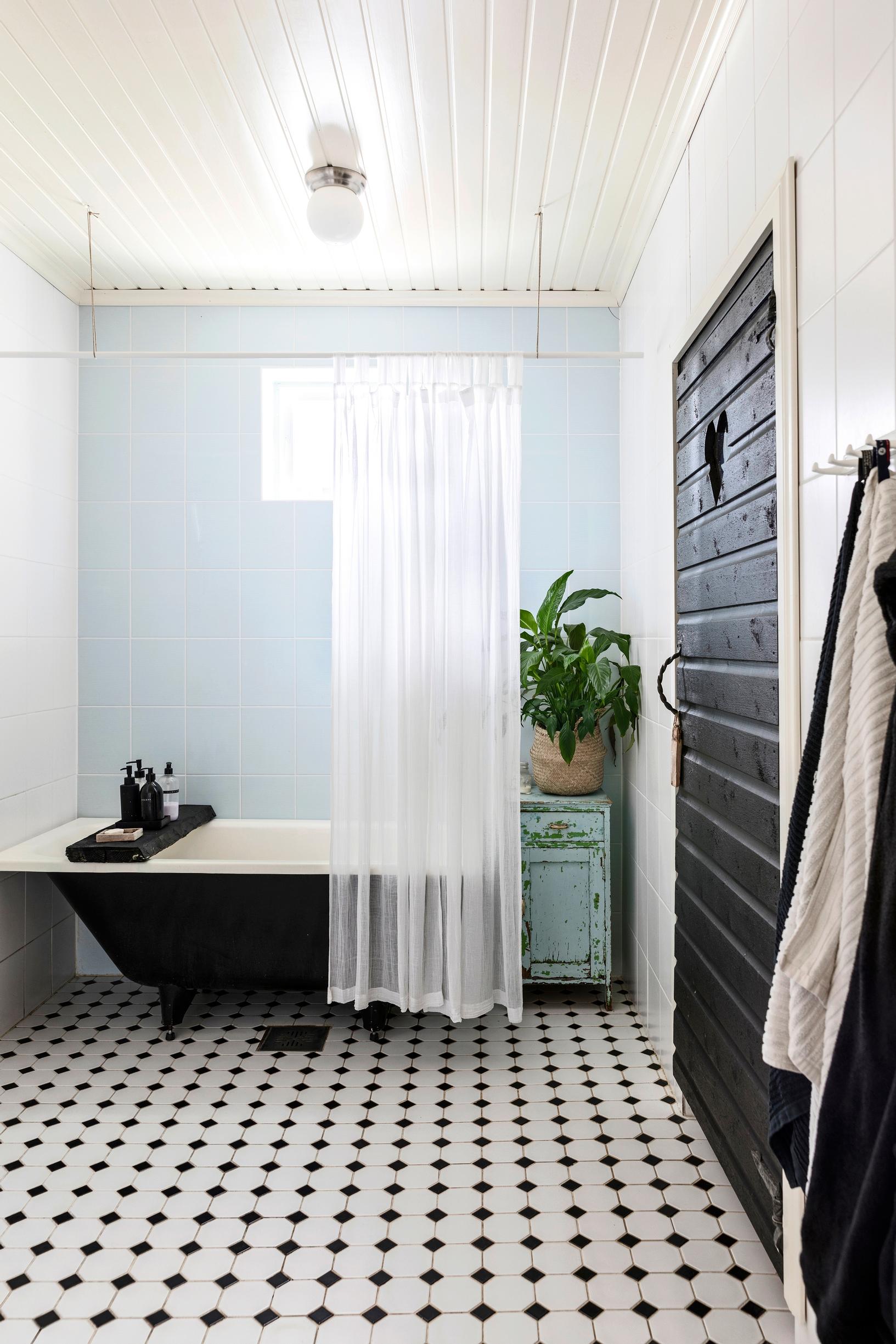 A black-and-white tiled floor in the bathroom.
