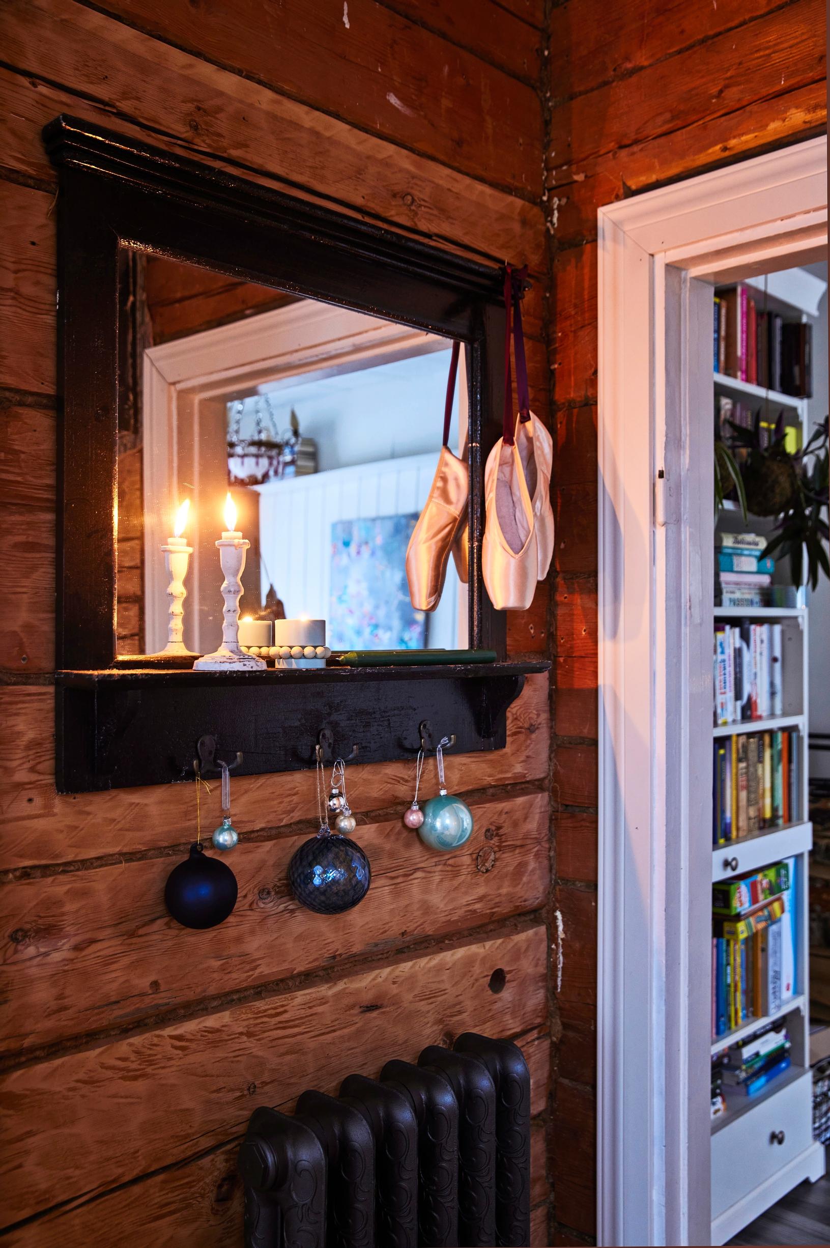 Log wall in the downstairs foyer