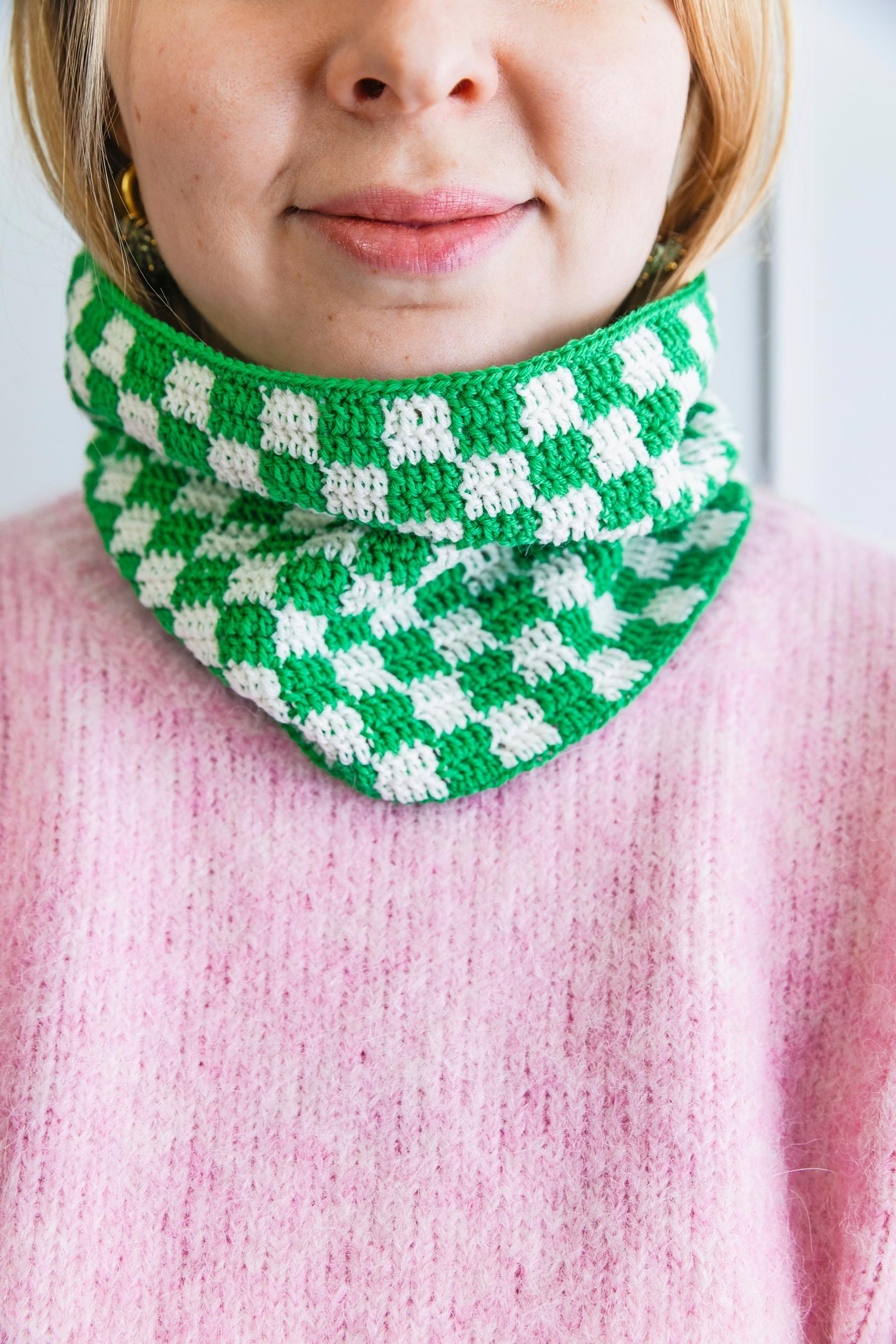 Crocheted checkerboard cowl