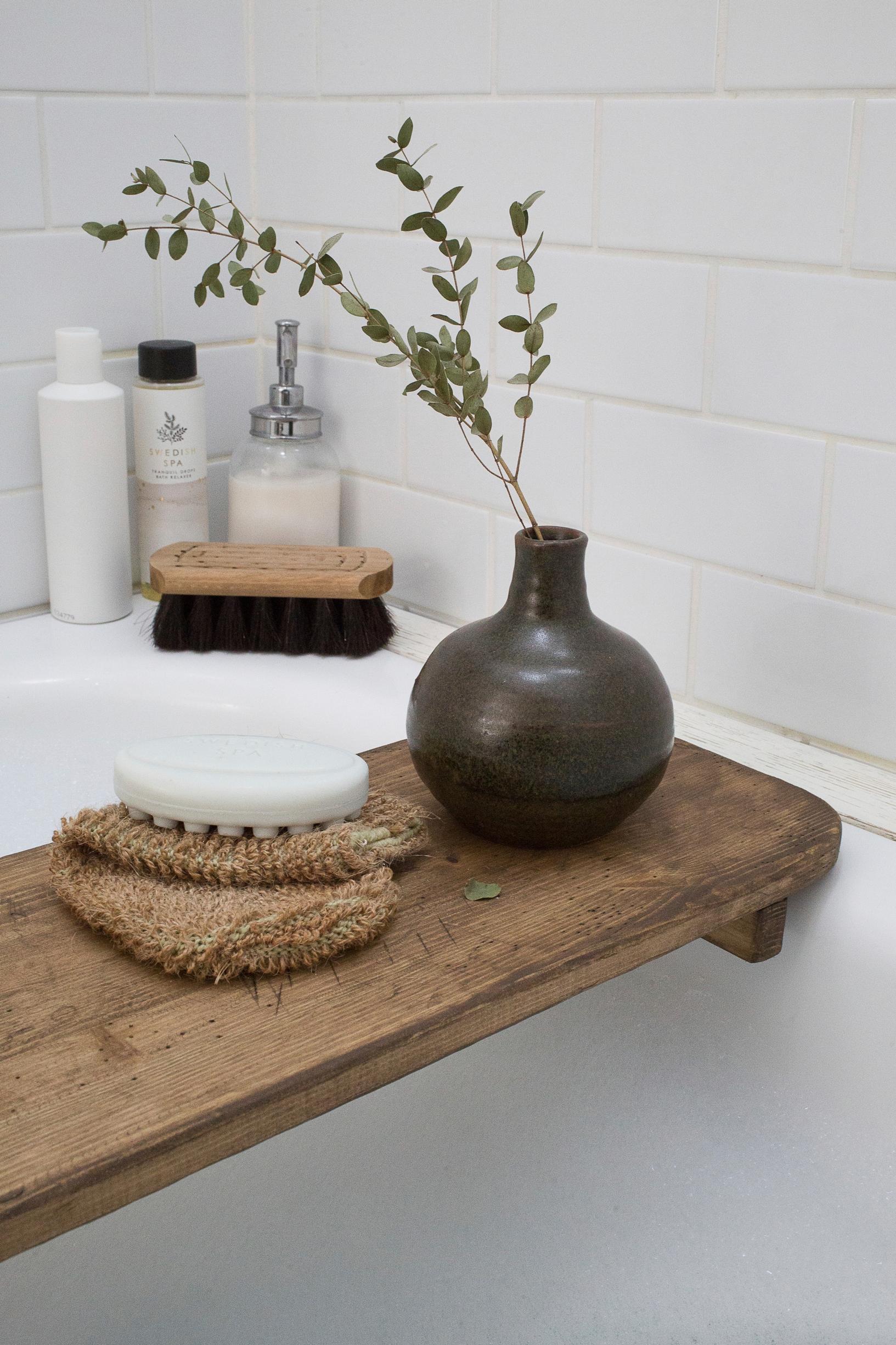 vase on the bath tray