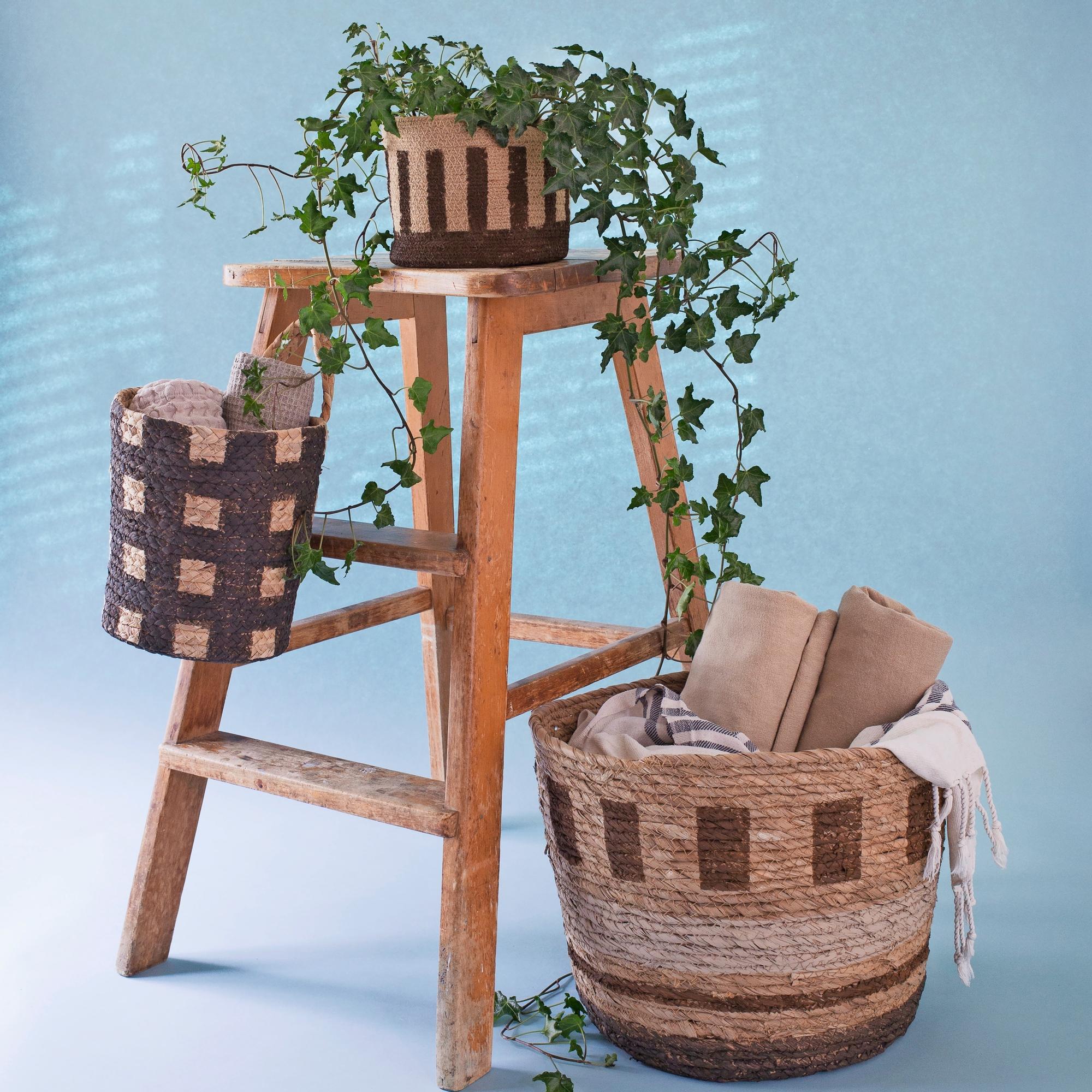 Got a dull decorative basket lying around? Paint it with squares and stripes