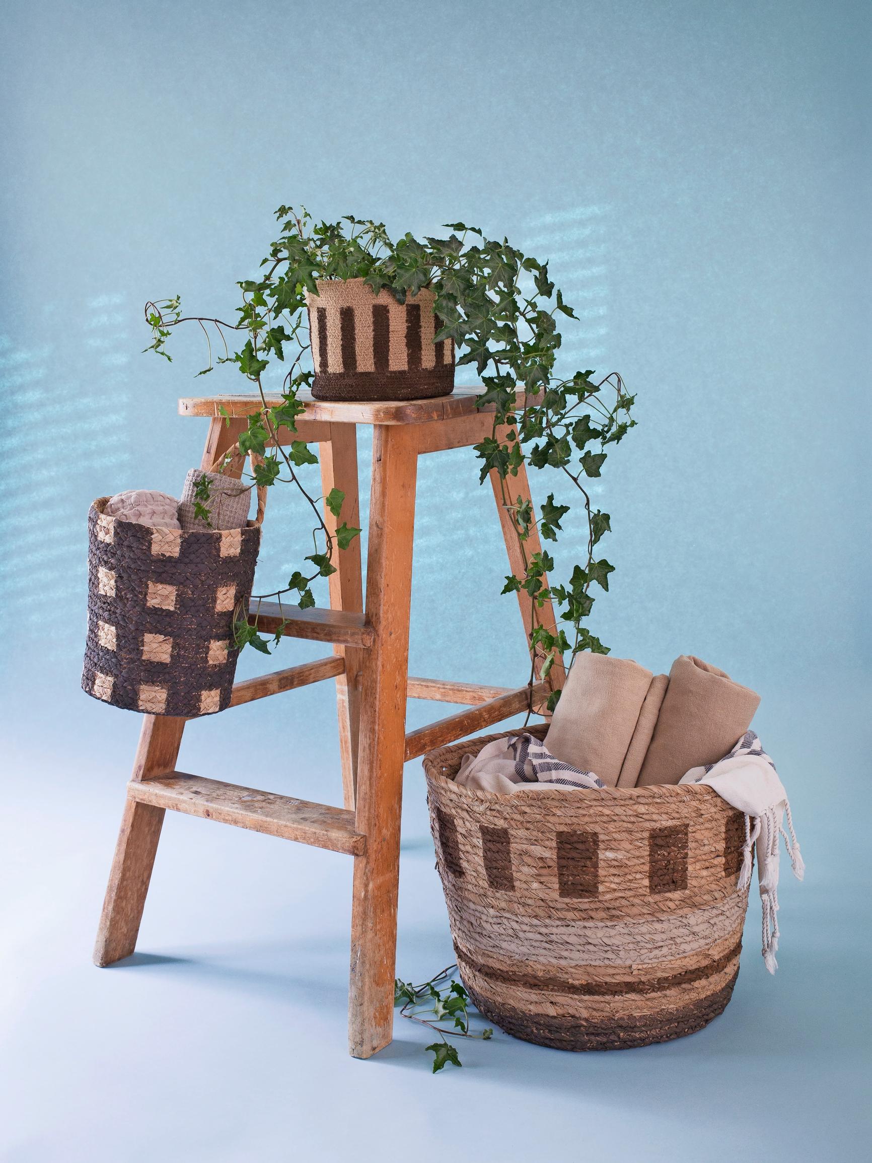 Got a dull decorative basket lying around? Paint it with squares and stripes