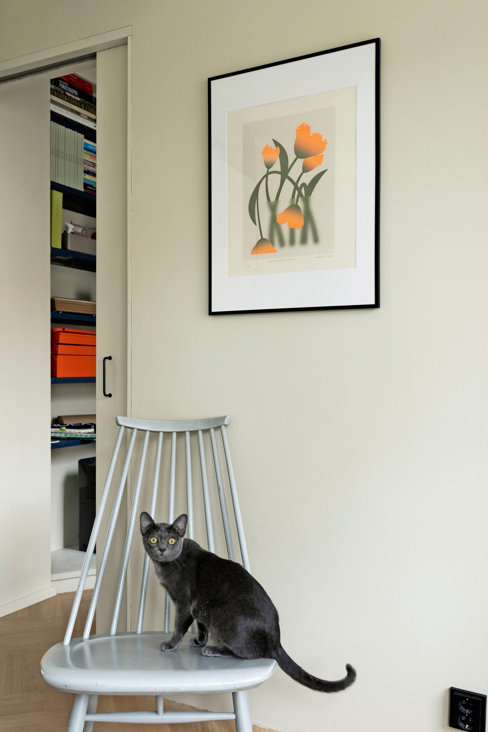 The family’s Junnu cat on a Tapiovaara spindle chair.