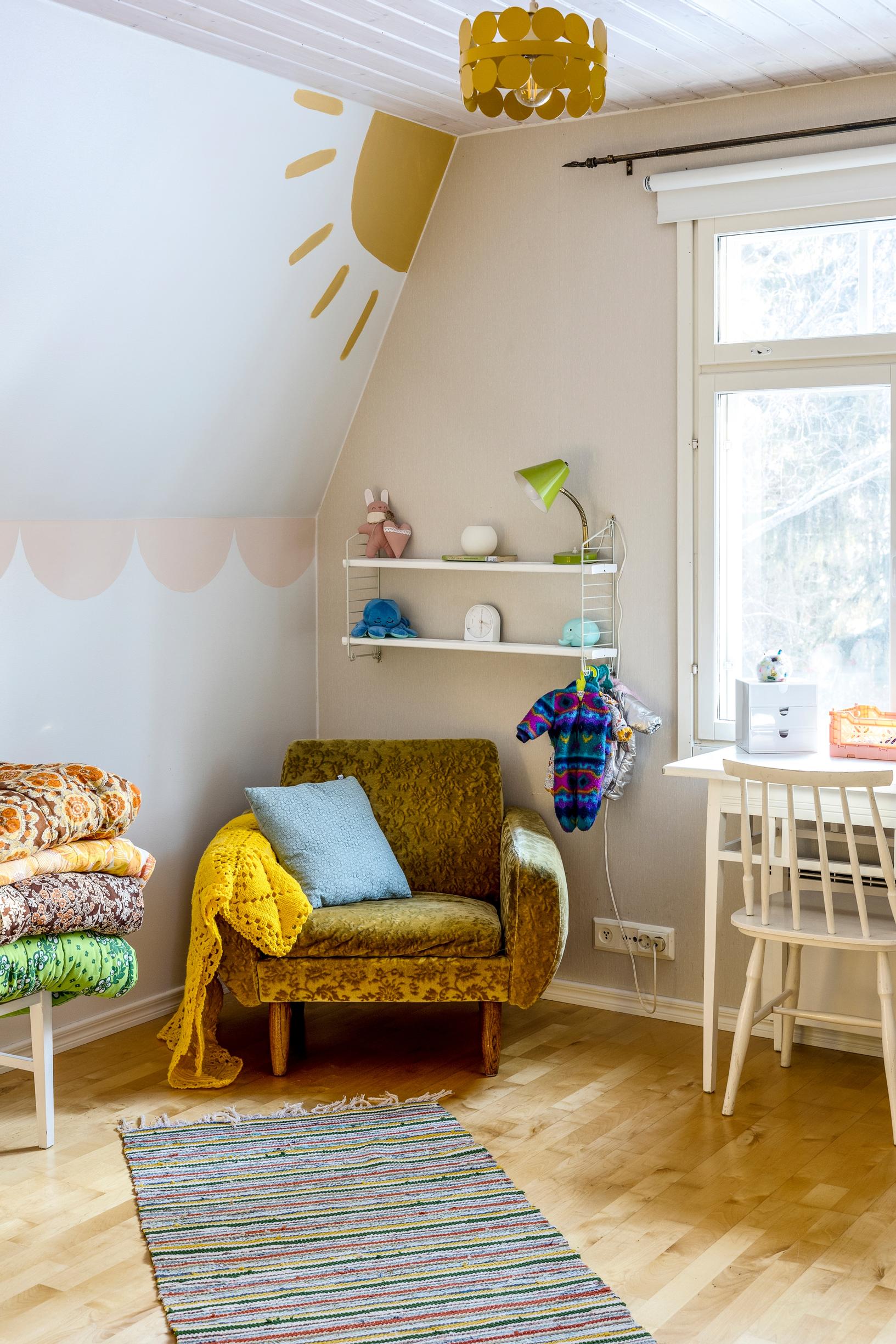 A green thrifted chair stands in Minttu’s room.
