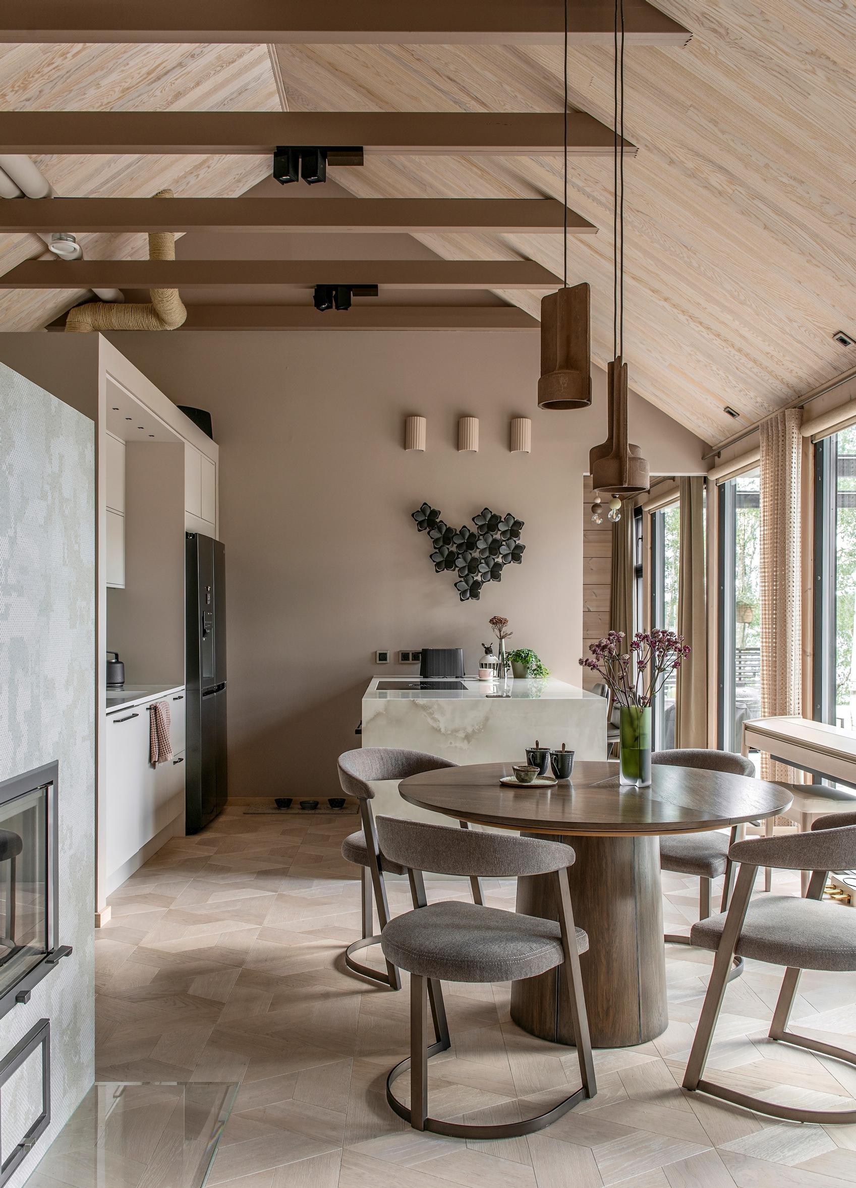 Ceiling made from Siparila’s Vire ash paneling