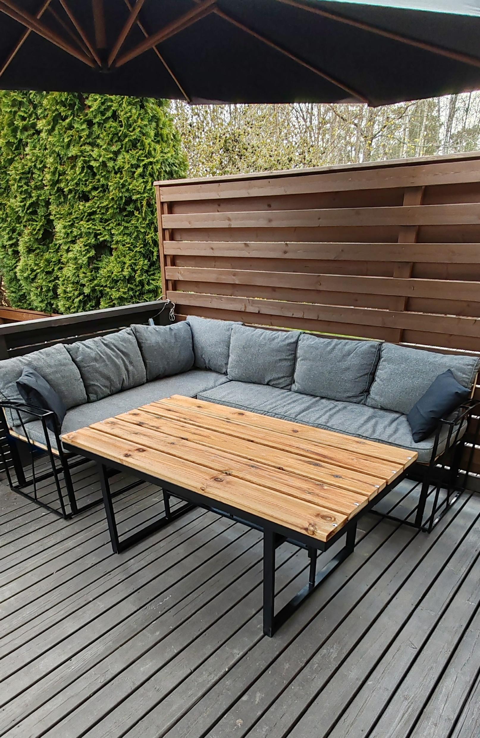 Refurbished sofa set