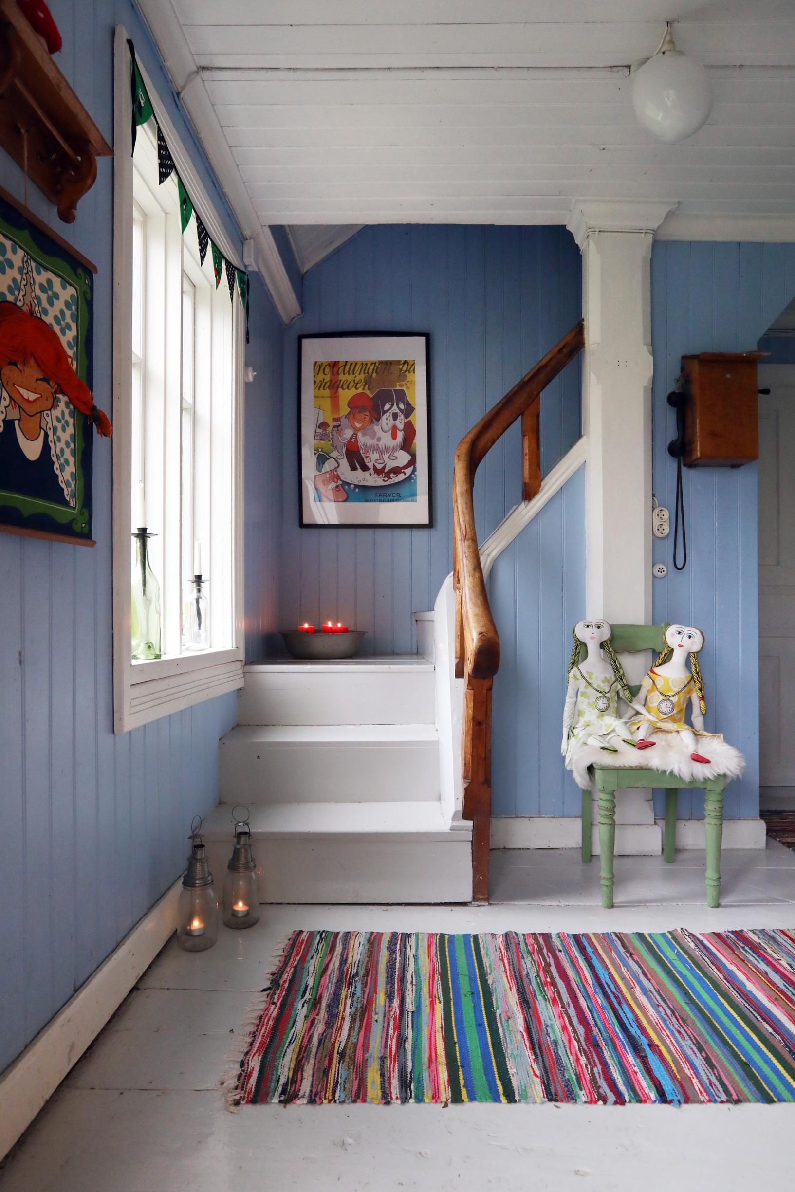 The entrance and staircase of the Åland house.