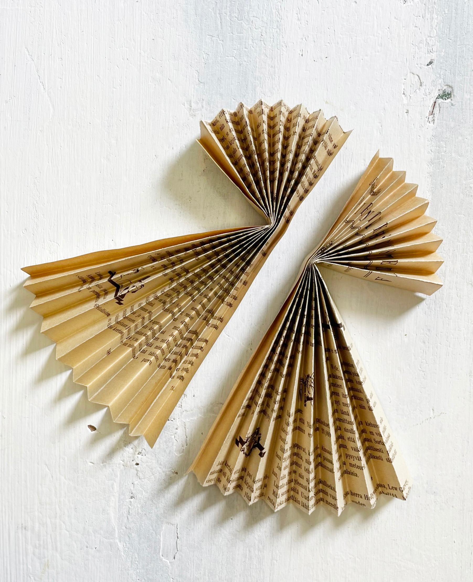 Folding the accordion to form the wing