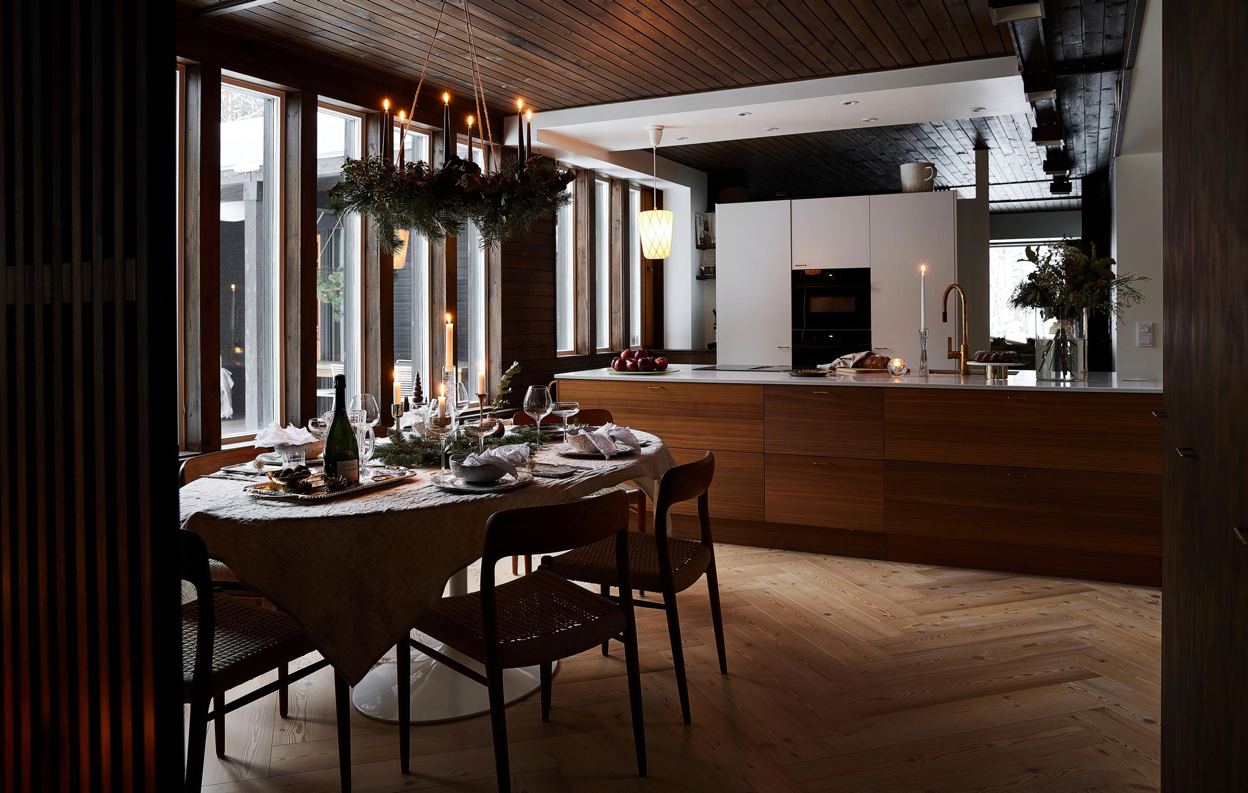 View from the entryway to the dining area and kitchen.