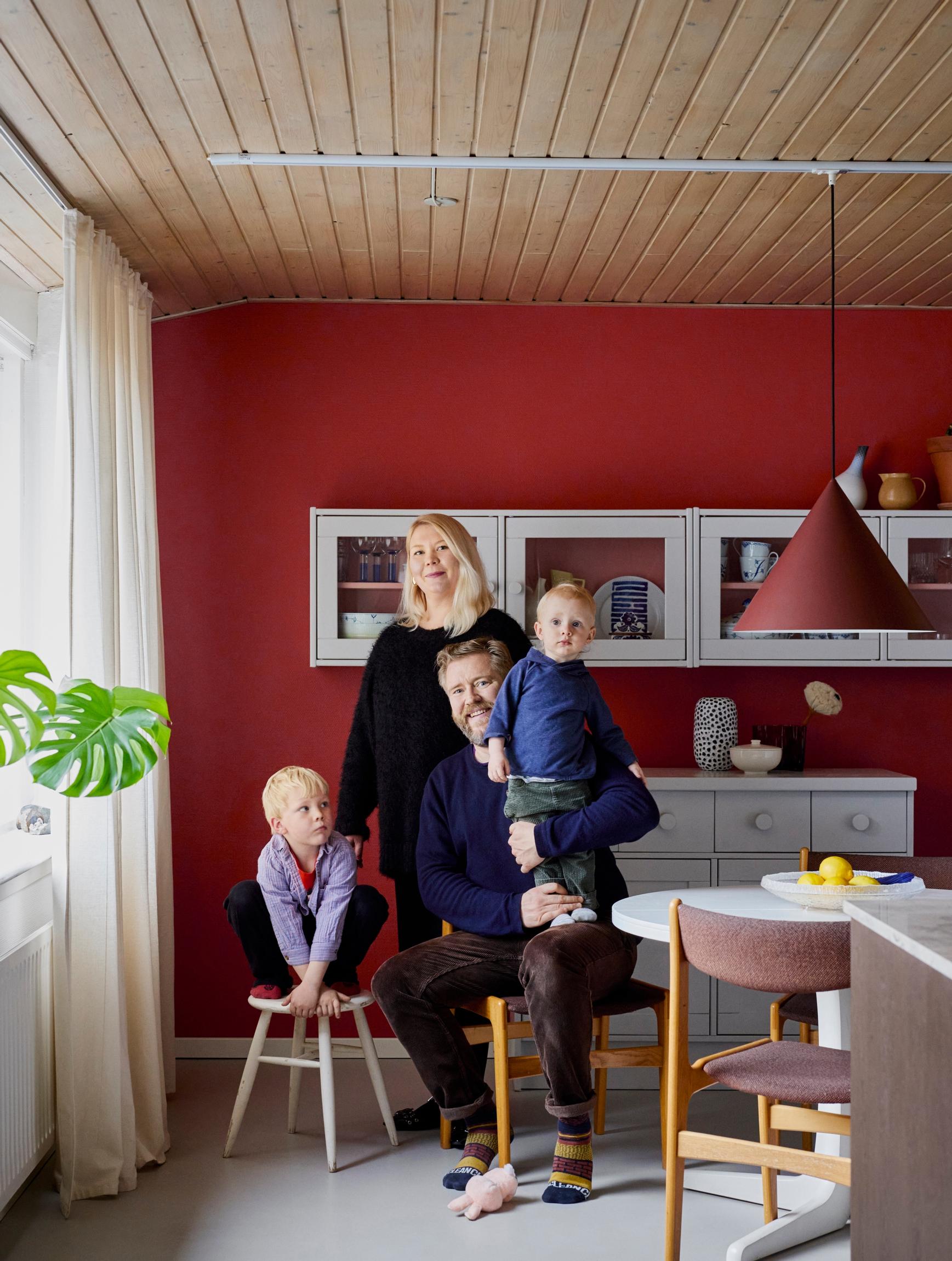 Jenny and Torsteinn with their children Edvin and Teodor in their renovated kitchen.