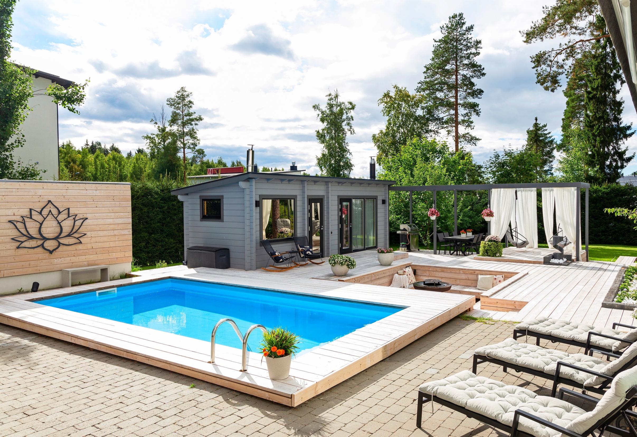 Pool, fire pit, and outdoor sauna on the deck