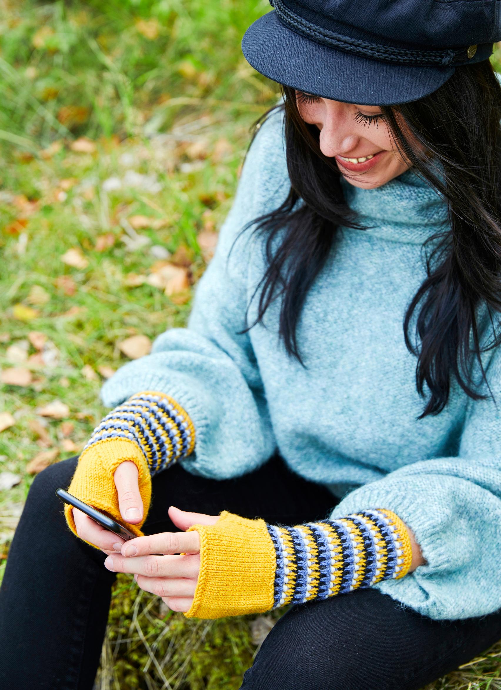 Free knitting pattern for fingerless mitts