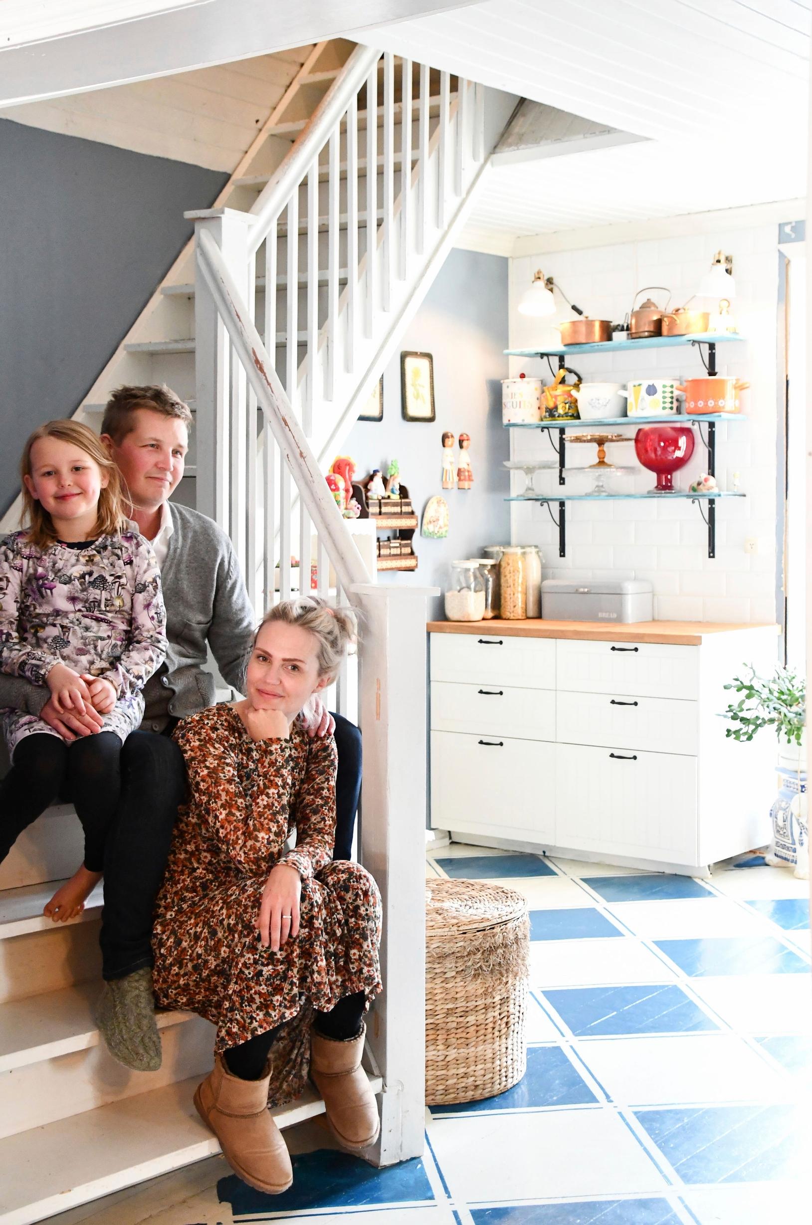 Suvi Kervinen with her children.