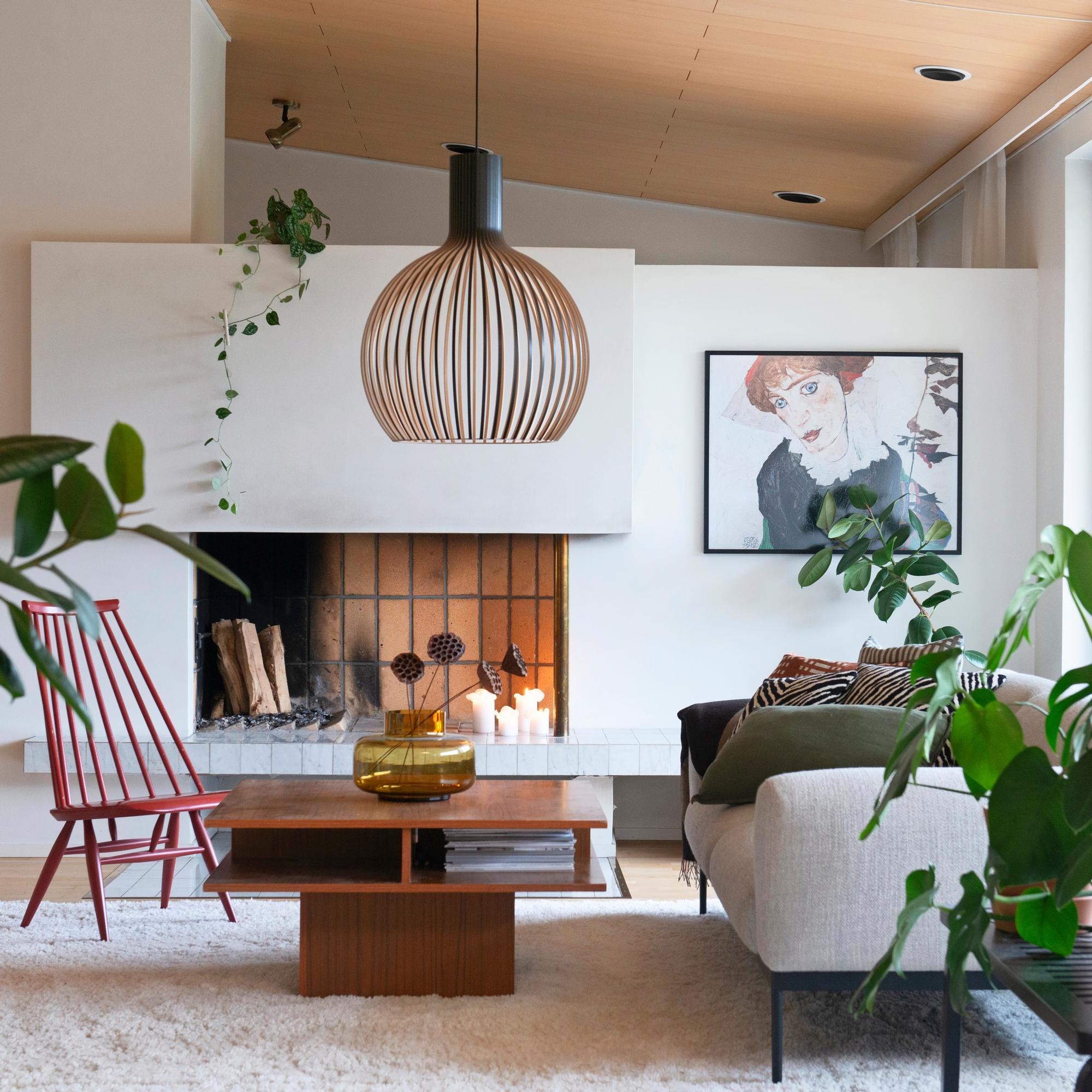 Goodbye newly built detached house, hello 80s rowhouse! Their new home was “pretty much the opposite” of what the Reini family was looking for