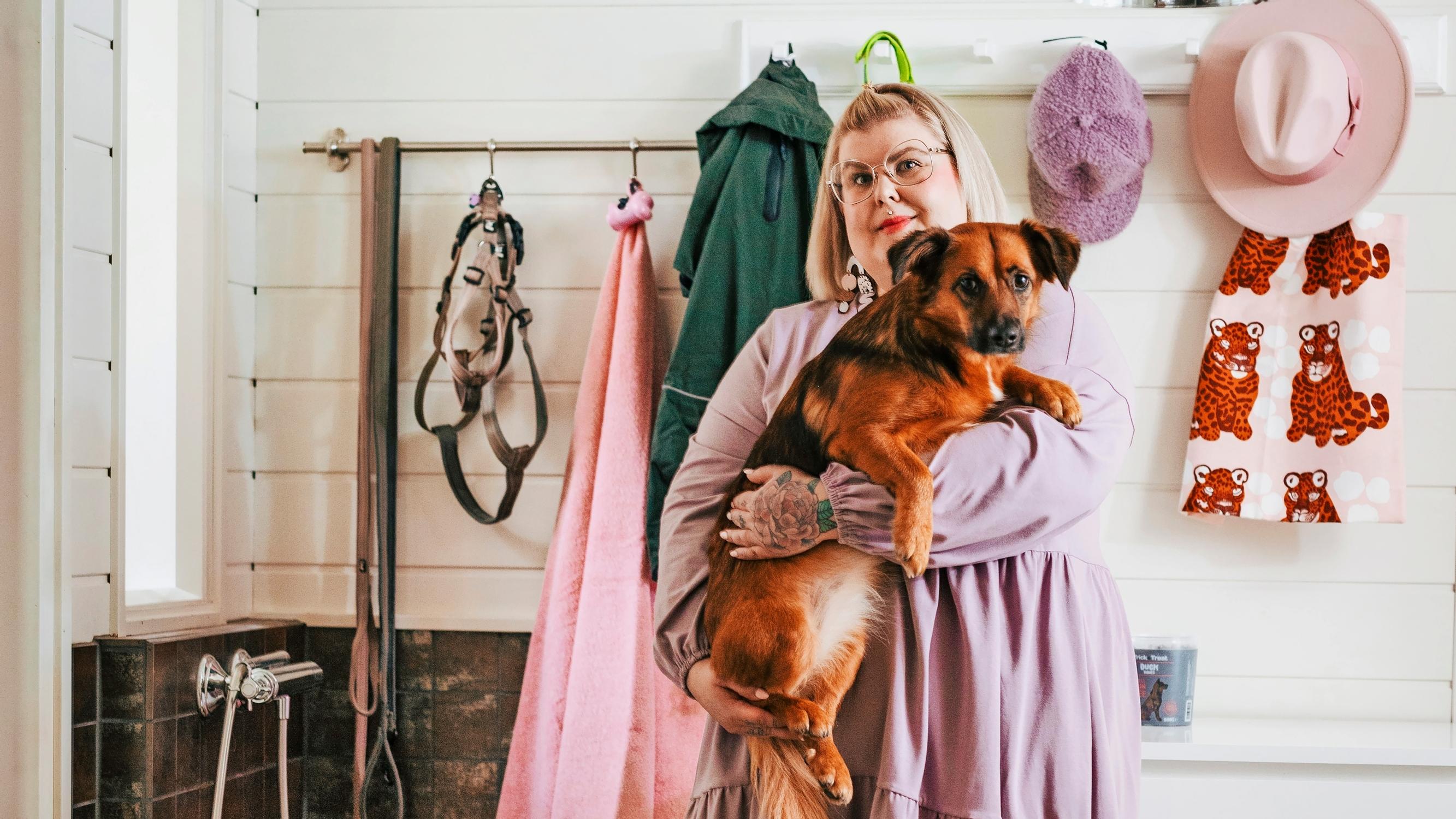 Dog shower in the entryway: “The mudroom became the best room in our home”
