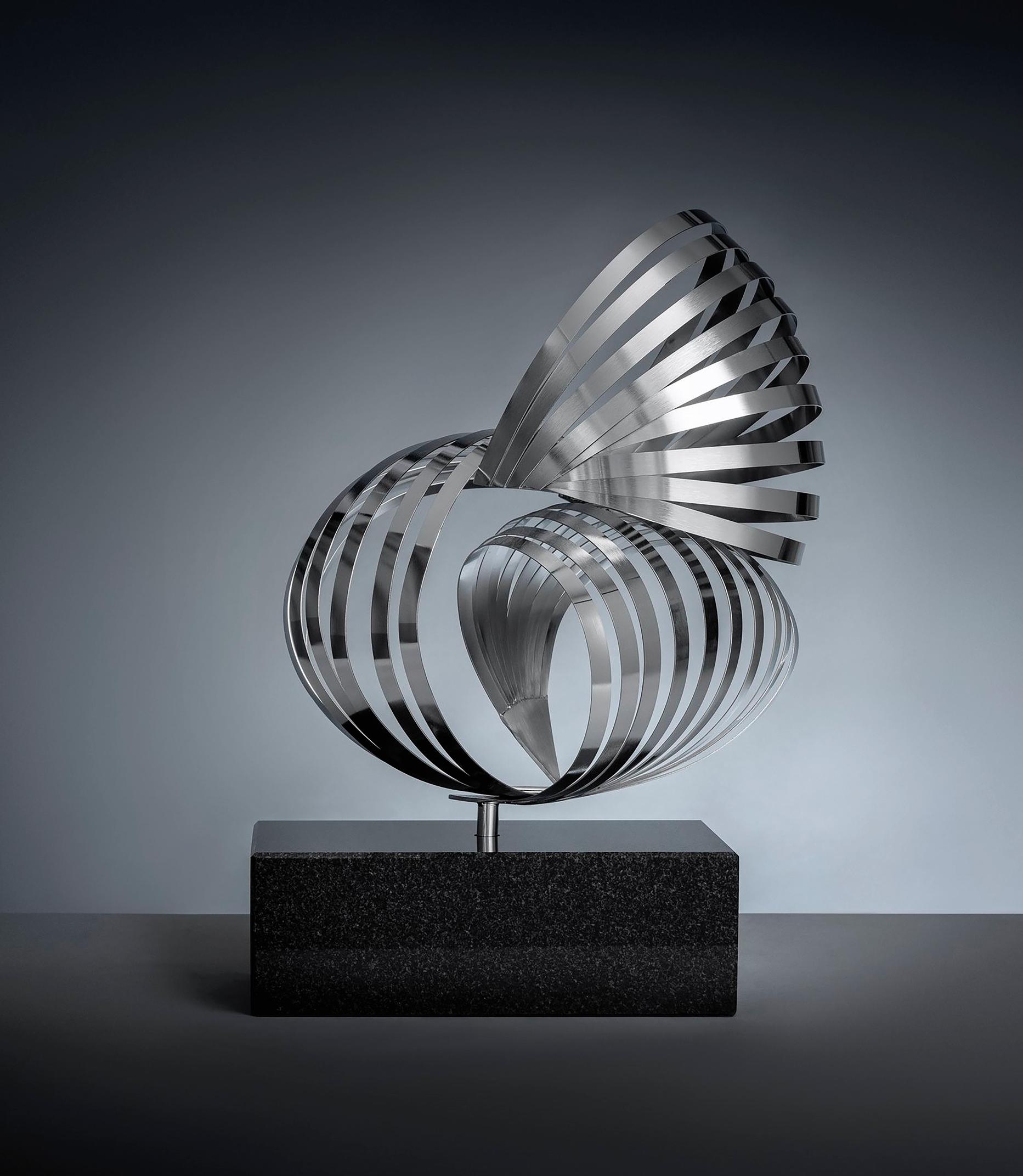 Steel sculpture Aallokko kutsuu (Call of the Waves)