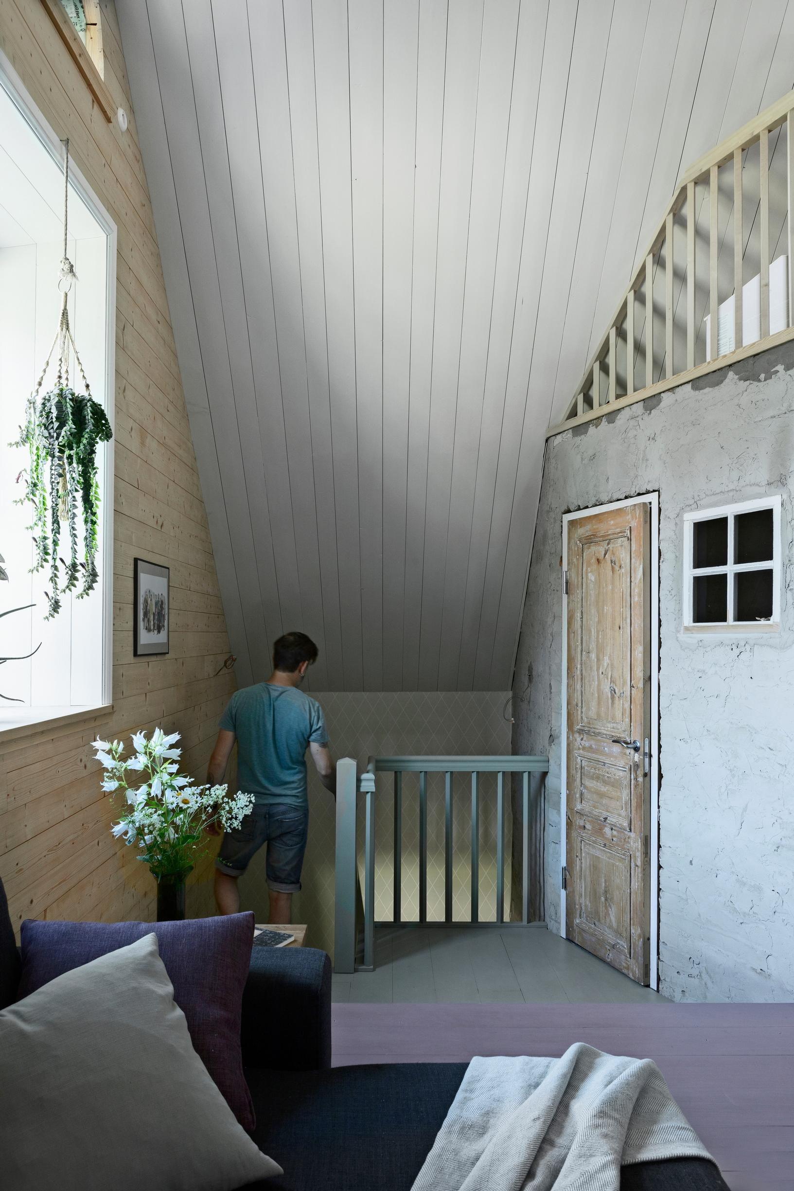 A cottage-like bathroom and stairs