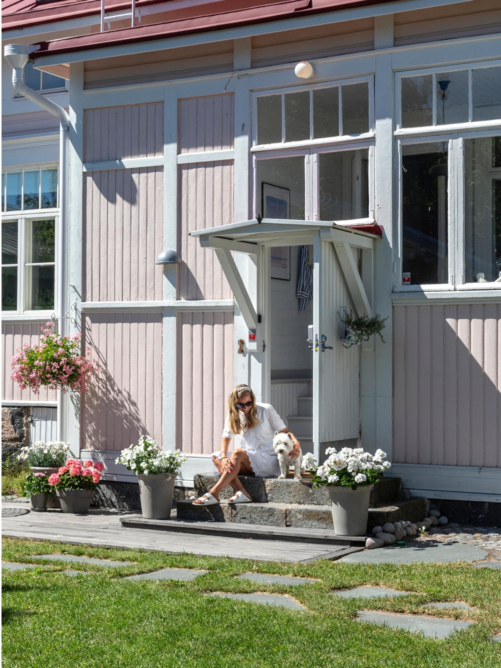 “It’s easy to entice guests to Hanko”—Tiina maximizes the sleeping capacity of her family’s summer home with small tricks