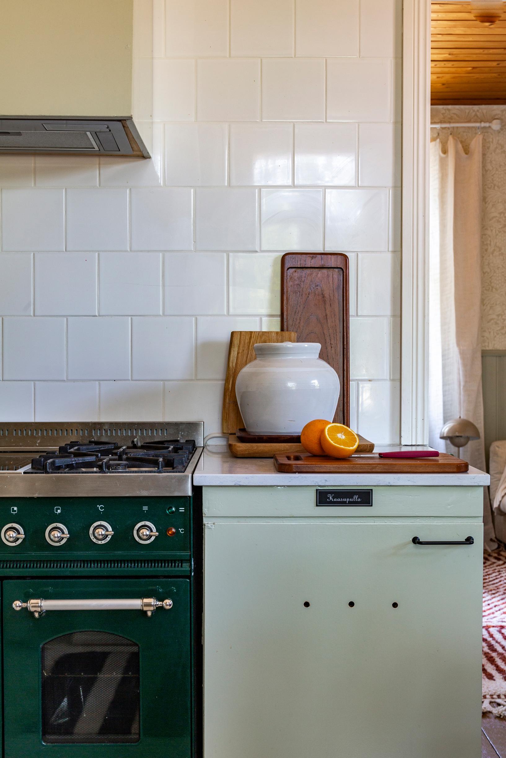 An Ilve stove that works with both electricity and gas.
