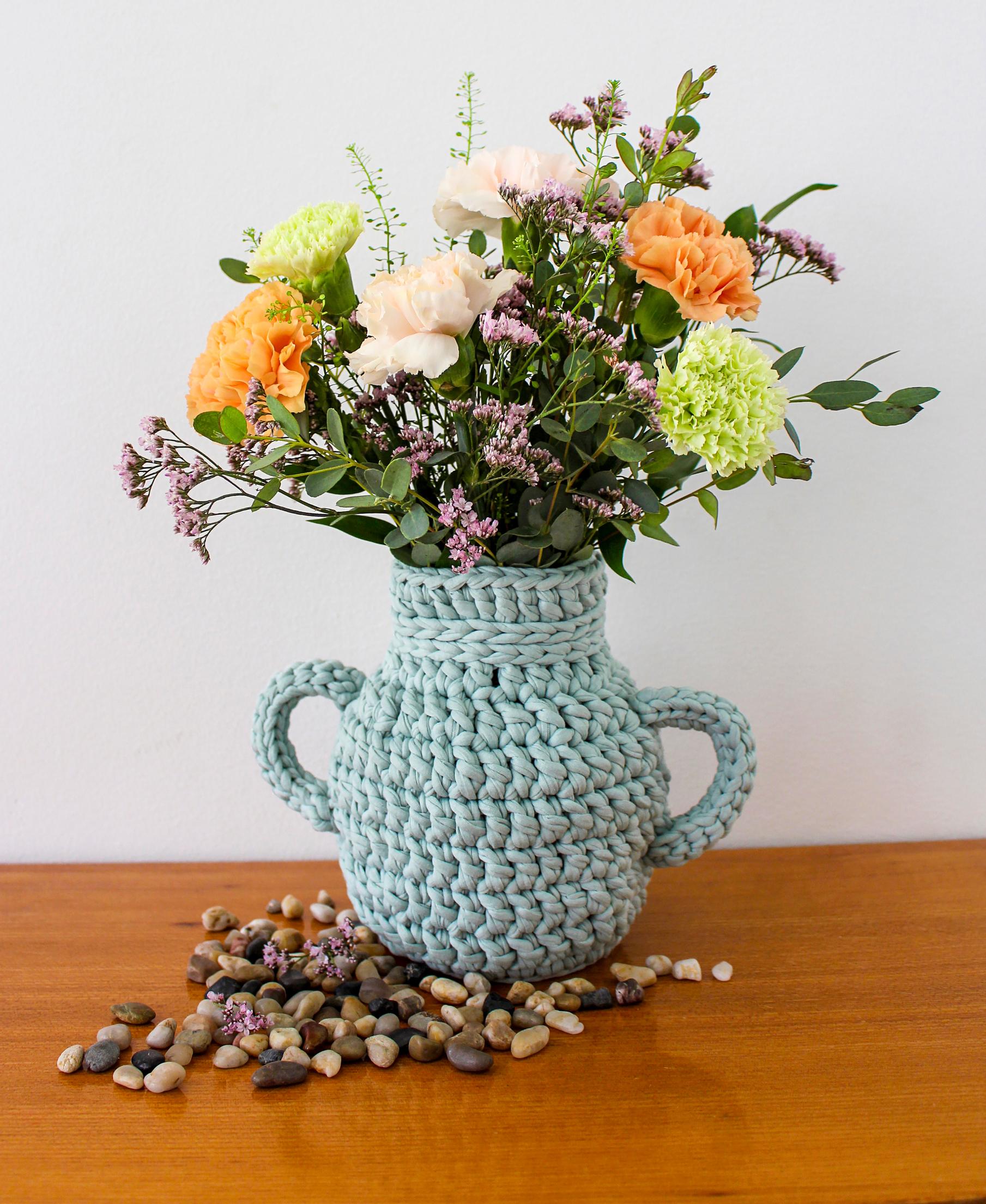 Give your vase a fresh look: crochet a detachable cover and slip the vase out of sight!