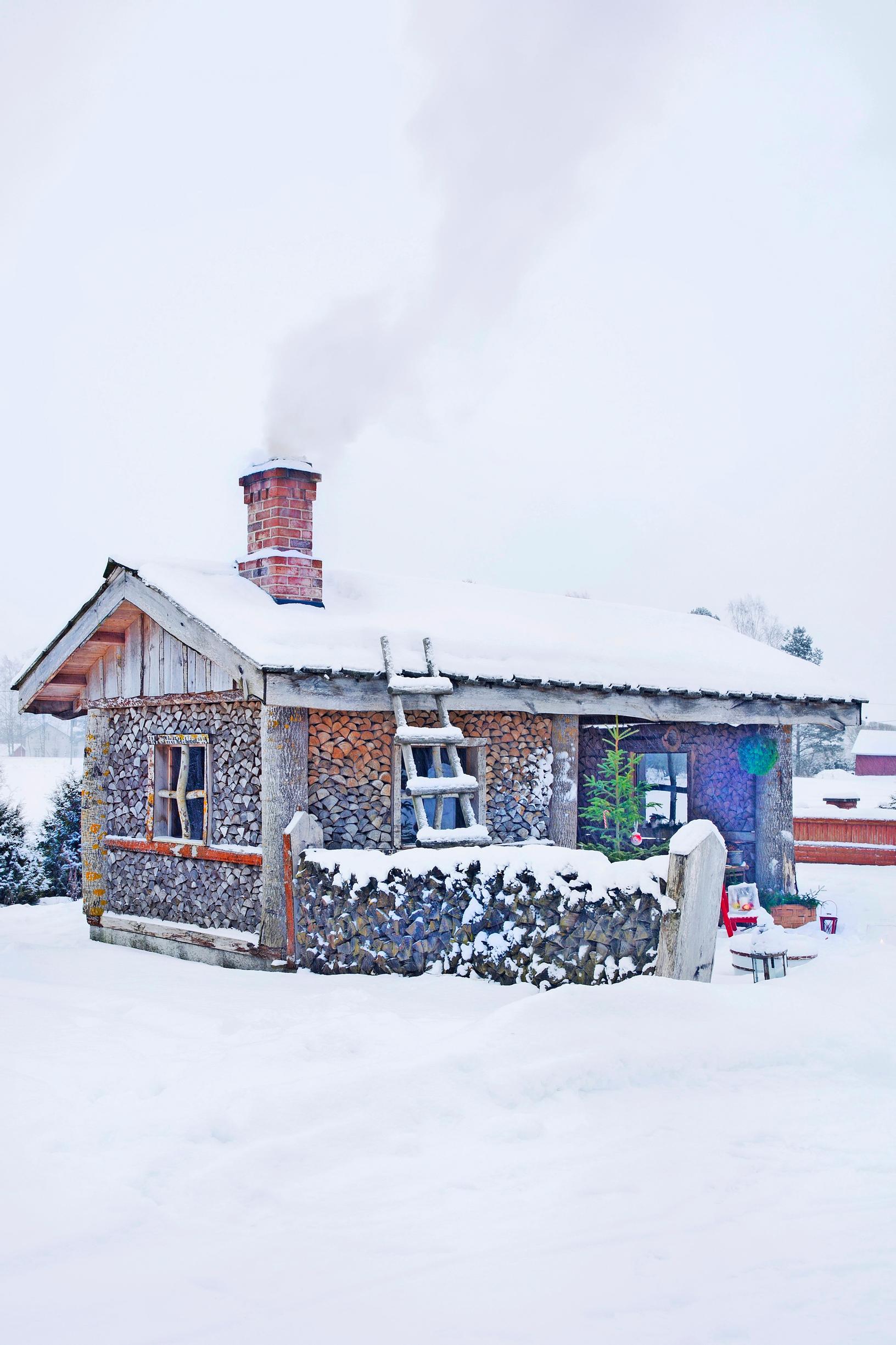 Unique saunas: a sauna built from firewood stacks
