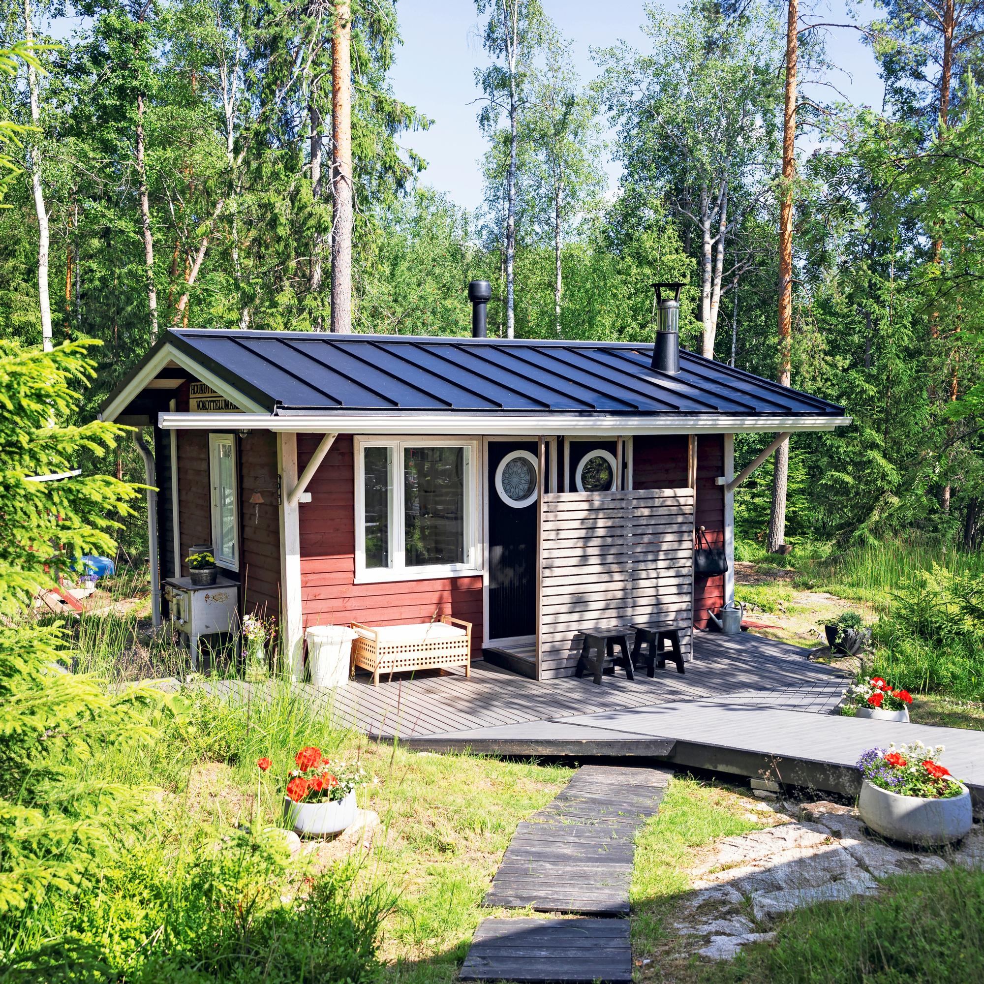 A dilapidated shed was turned into a sauna and guest house—here’s how the renovation was done!