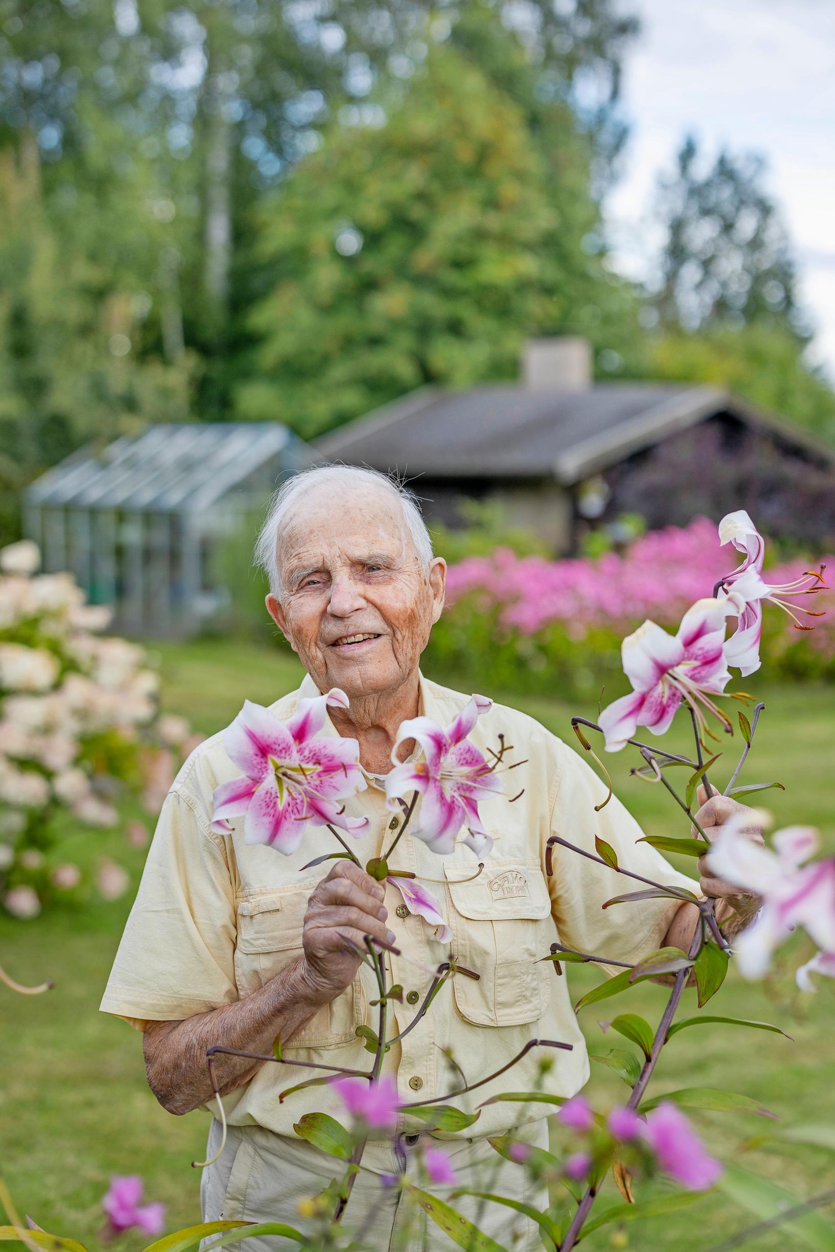 A 100-year-old veteran’s garden