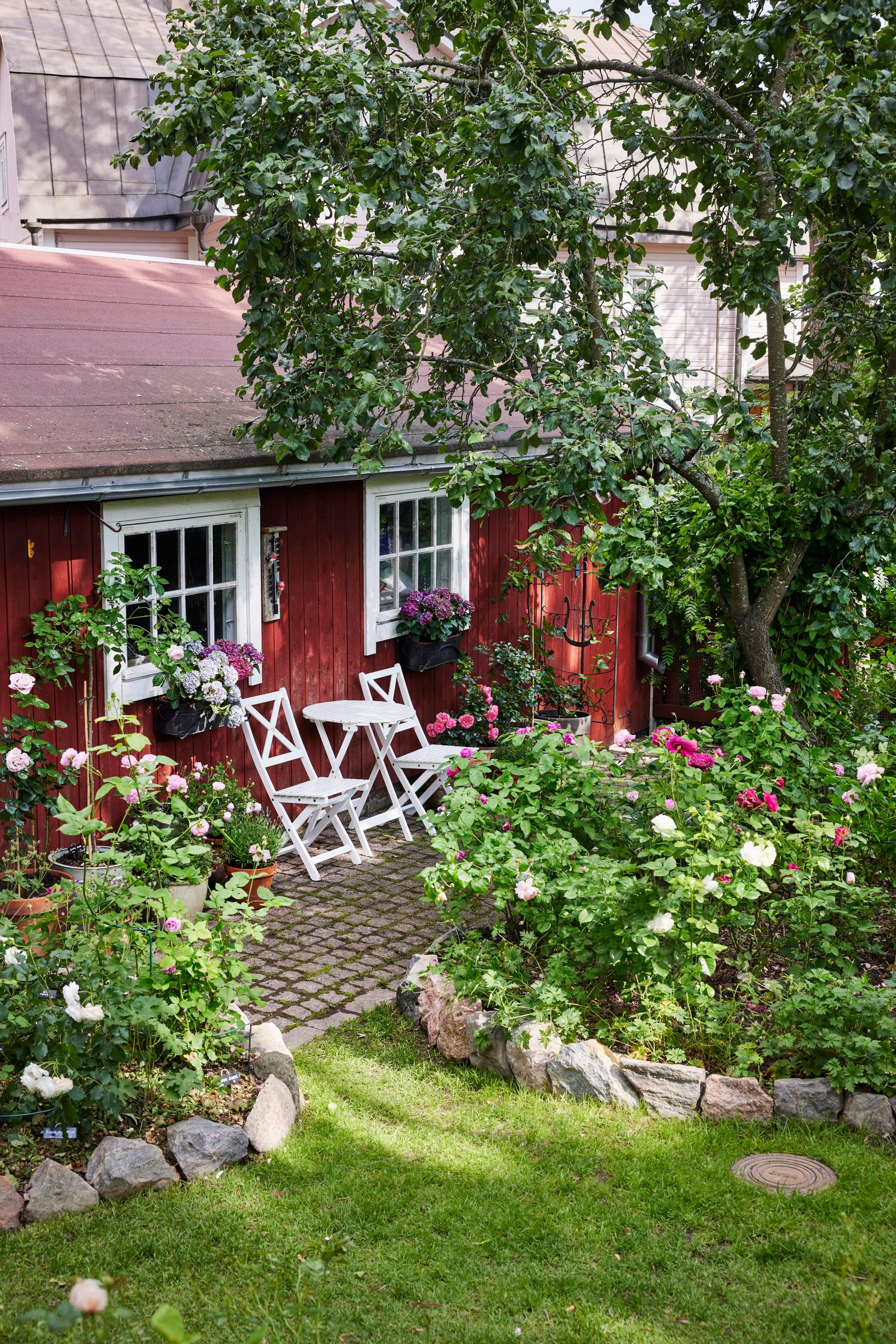 yard seating areas