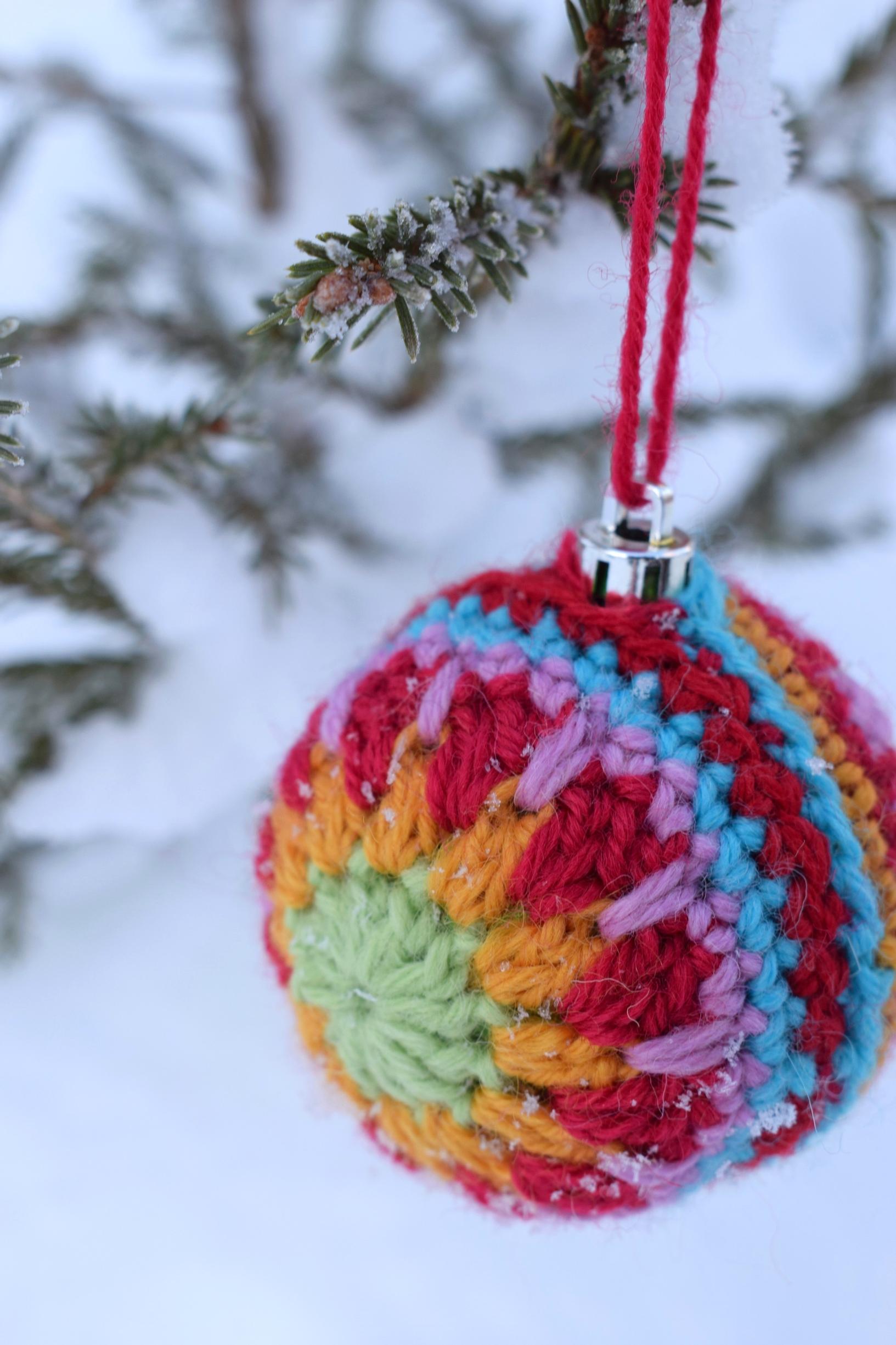 Crocheted Christmas baubles look lovely both outdoors and inside!