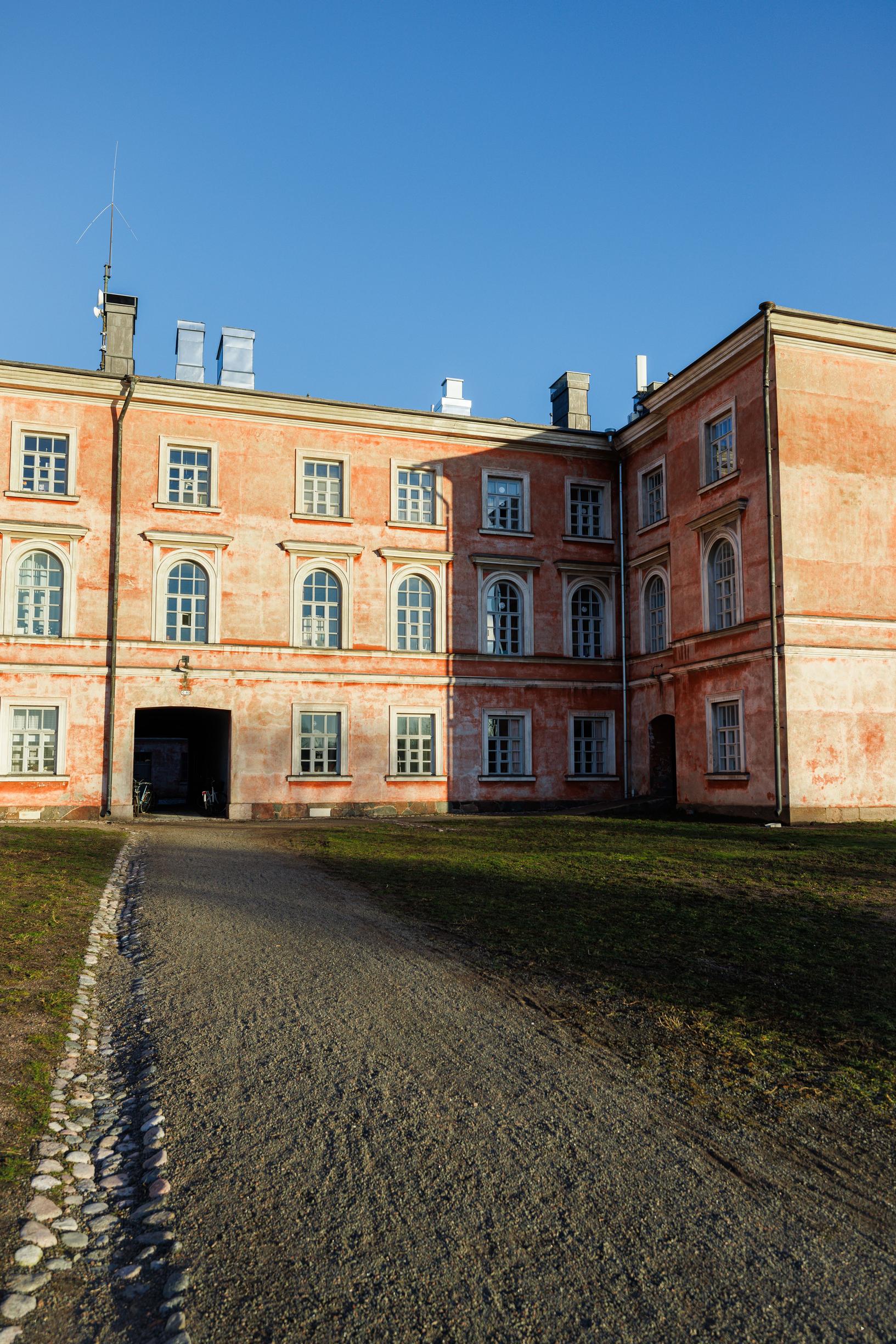 an old building in Suomenlinna