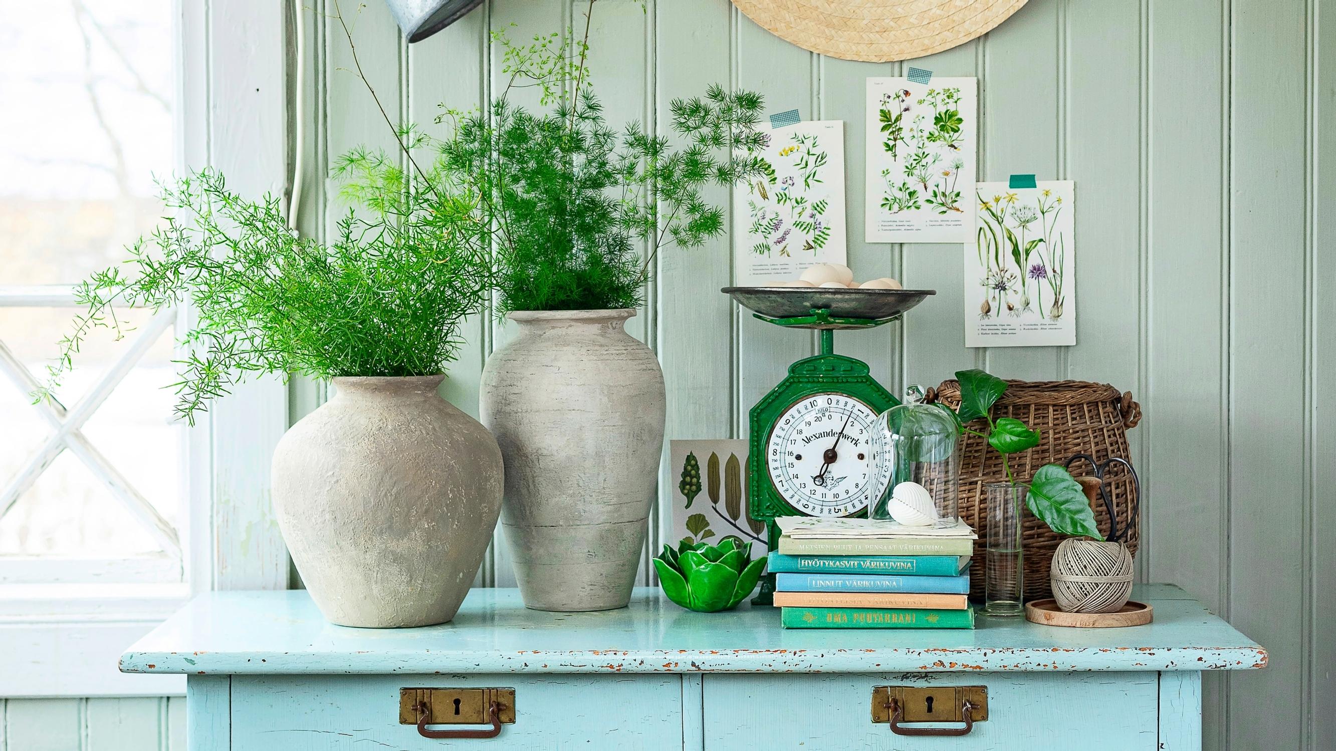 You have to try this: turn an old vase into a rustic clay pot with this easy tutorial