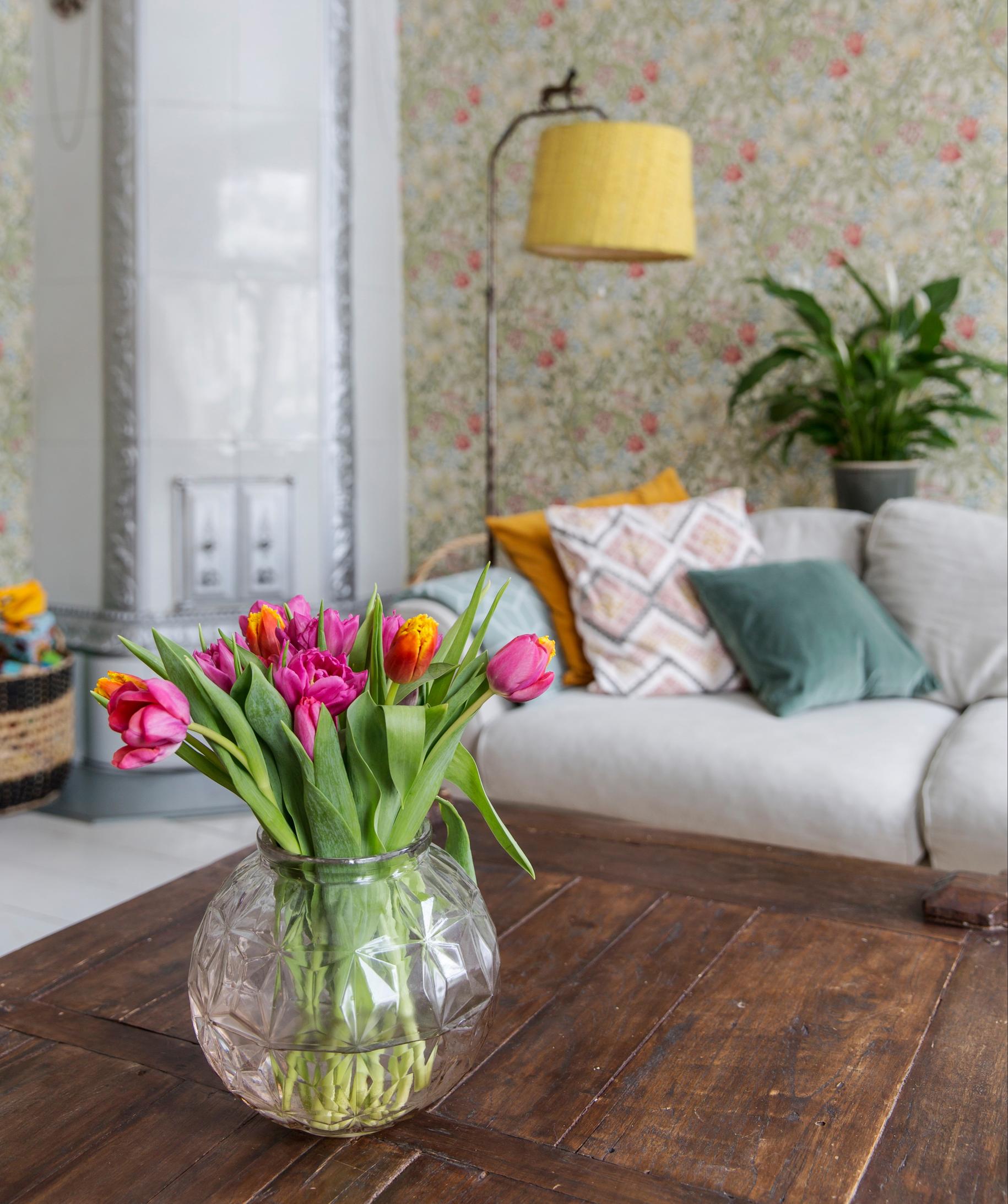 Valentine’s Day flowers: tulip bouquet