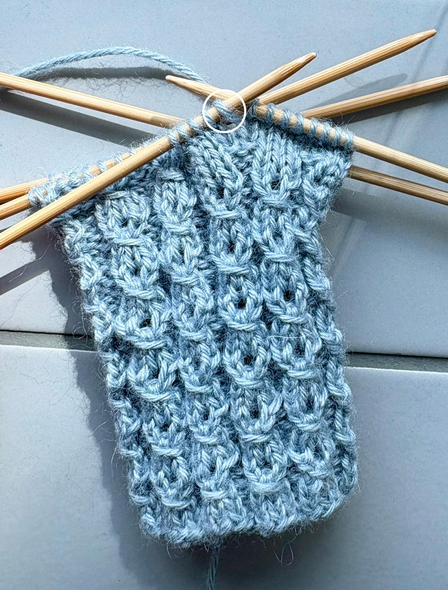 Thumb gusset increase, step 1