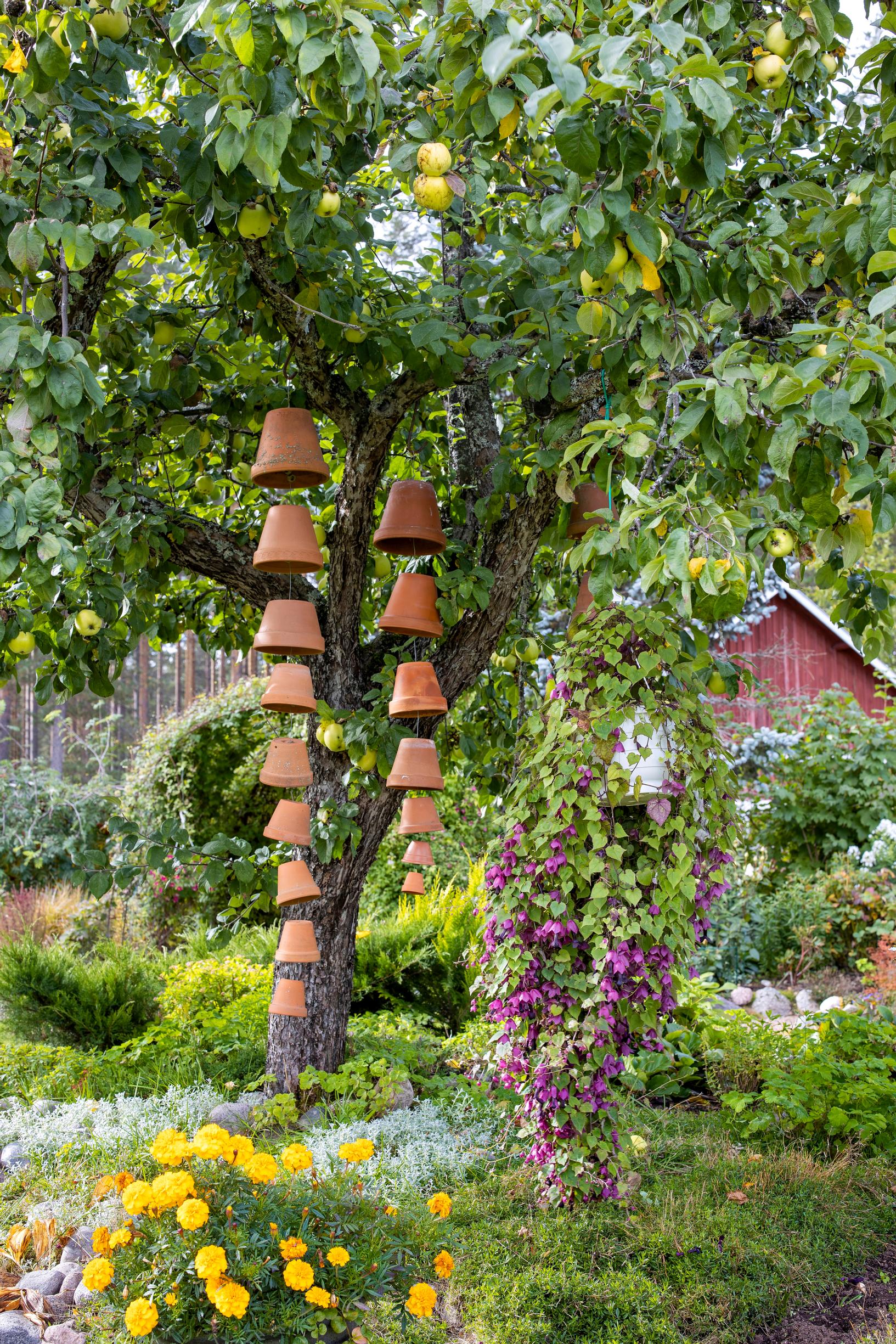 recycled garden decorations