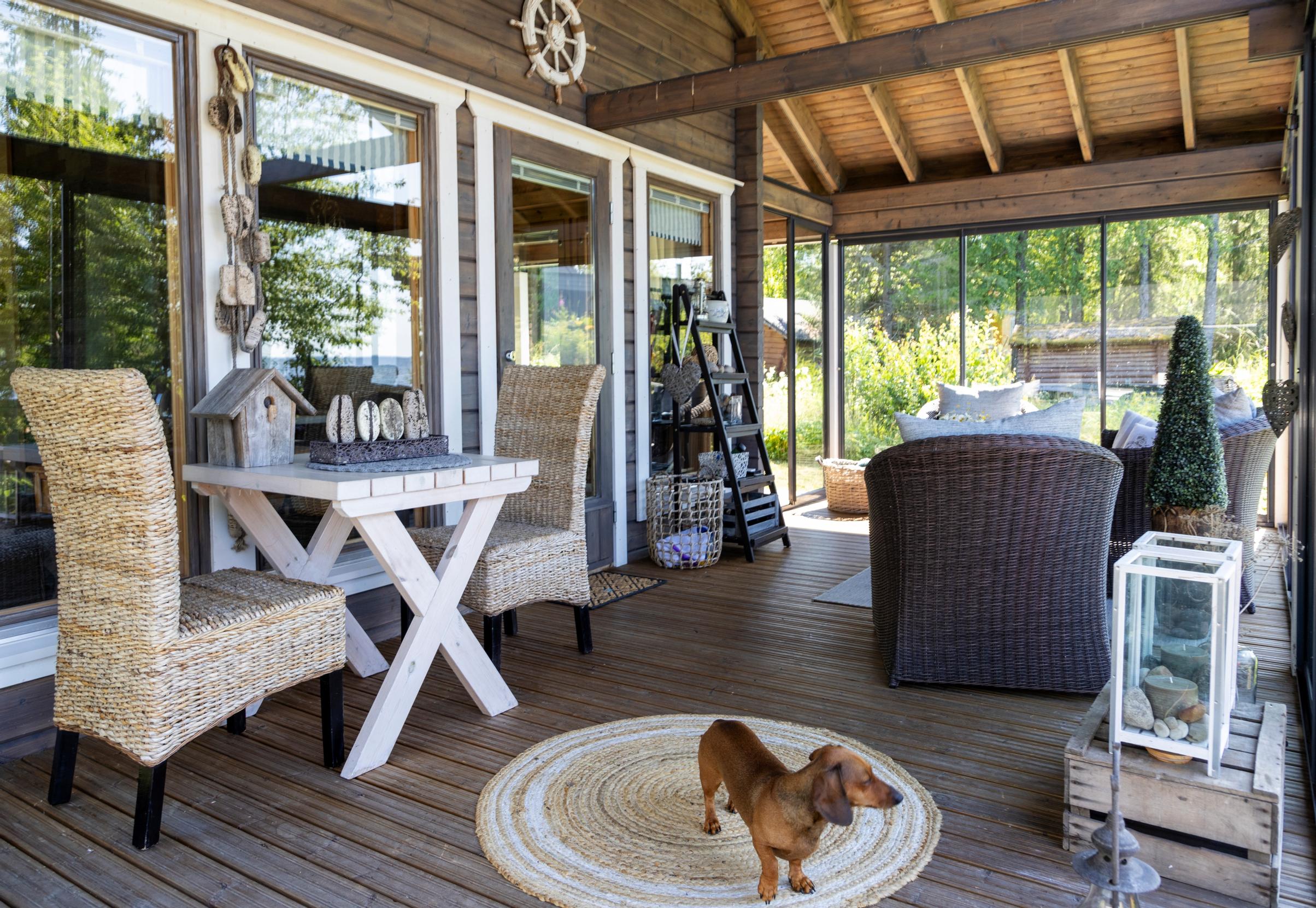 A dachshund and patio furniture on Marita and Eki’s island cottage terrace