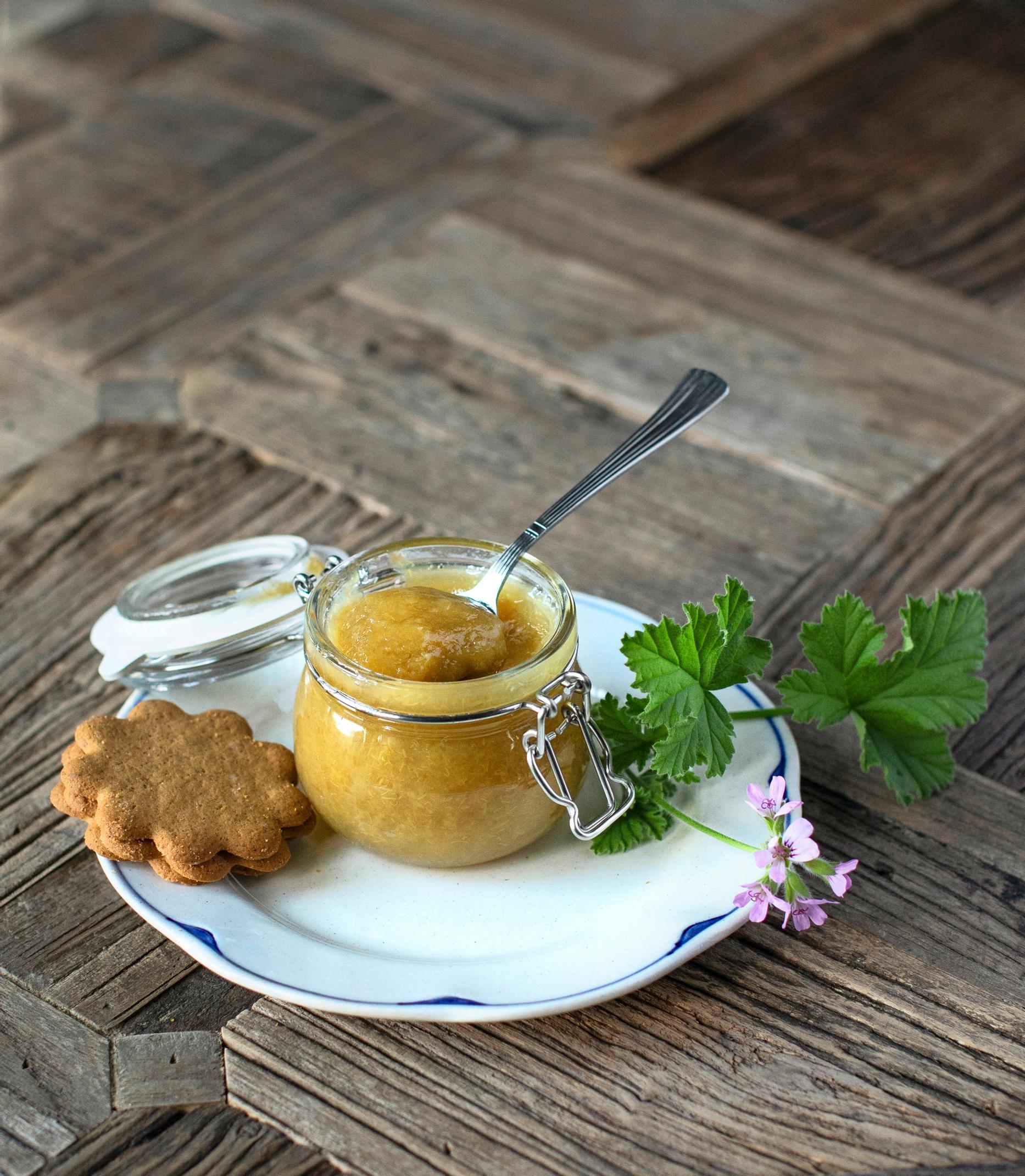 You can flavor homemade marmalade with scented pelargoniums