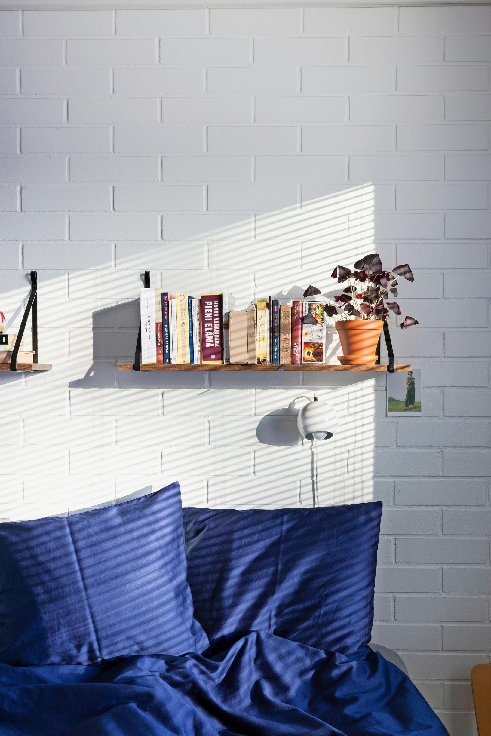 Photo of the bedroom with blue sheets.