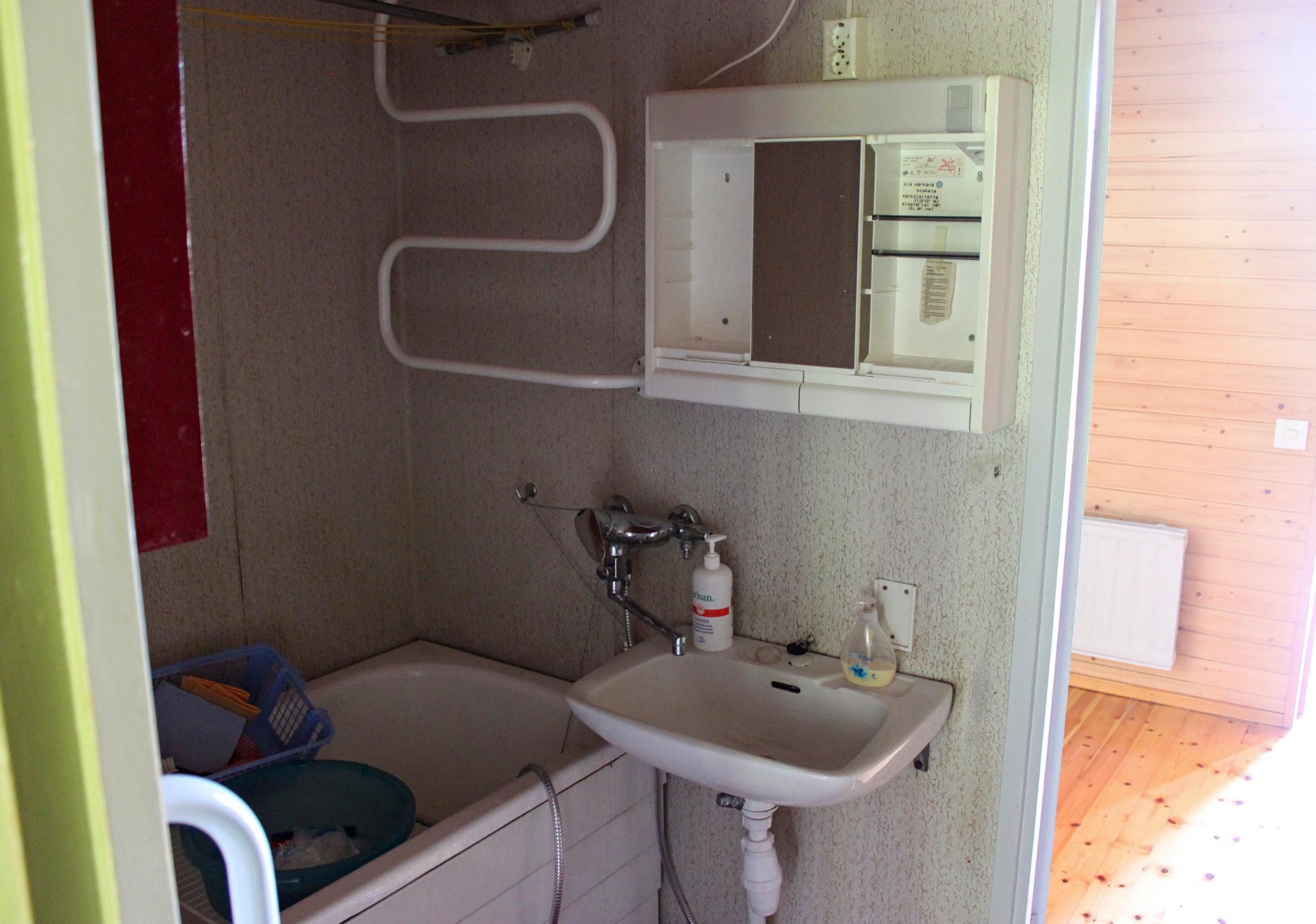 Bathroom before renovation