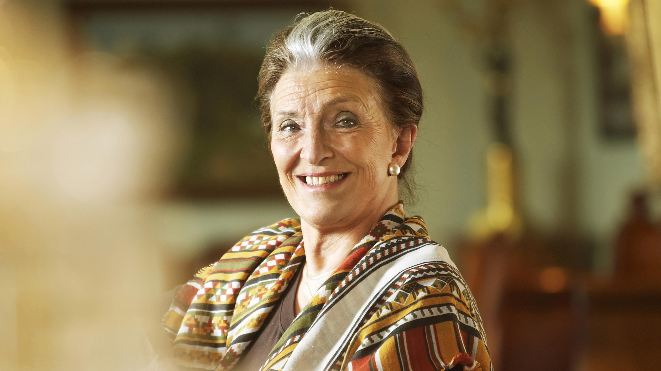 Tamara Aladin’s 1960s captivating glass vases—only her own life story is more magical!