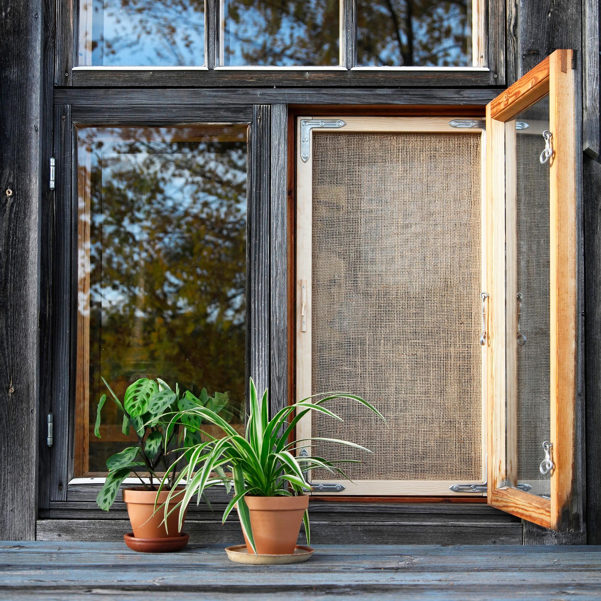 How to build a rustic DIY jute window mosquito net
